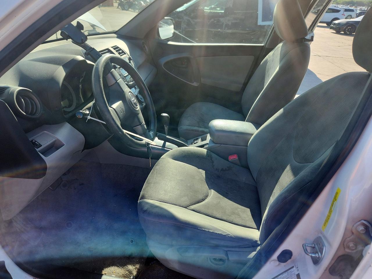 2010 Toyota Rav4 Base Белый vin: JTMZF4DVXAD025436
