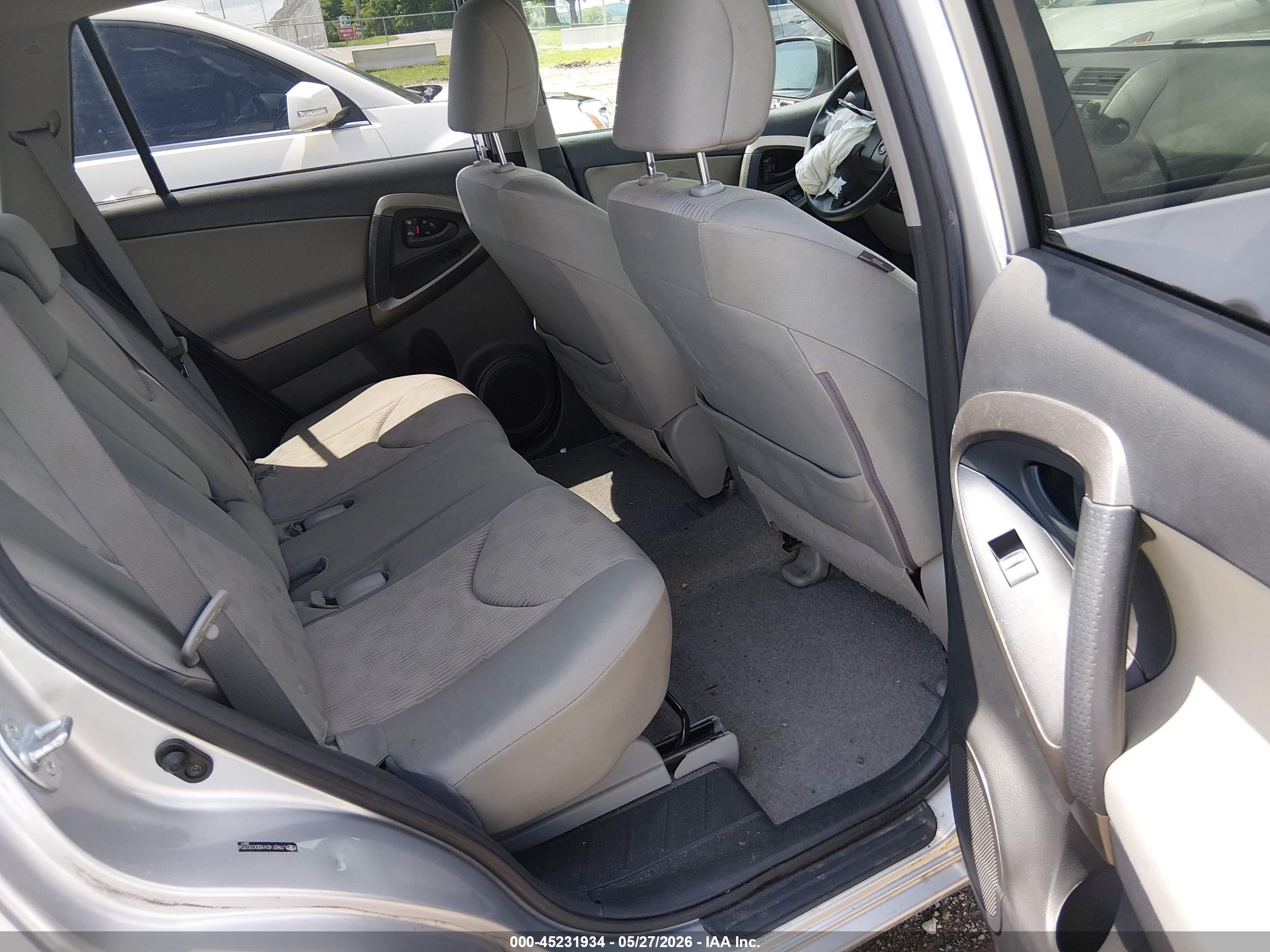 2011 Toyota Rav4 Silver vin: JTMZF4DVXBD030704