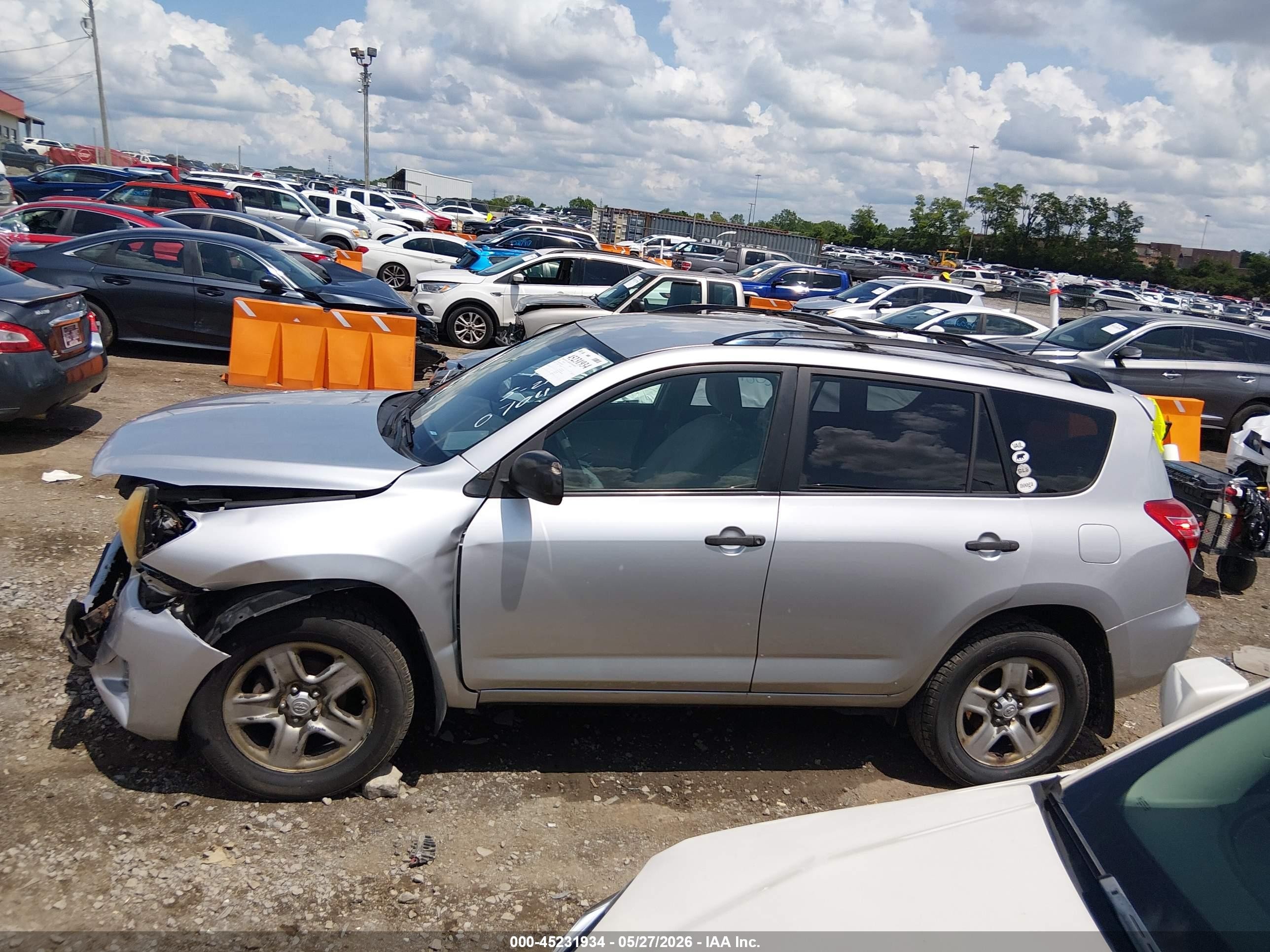 2011 Toyota Rav4 Silver vin: JTMZF4DVXBD030704