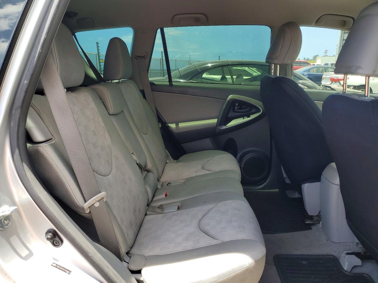 2012 Toyota Rav4 Base Silver vin: JTMZF4DVXC5048602