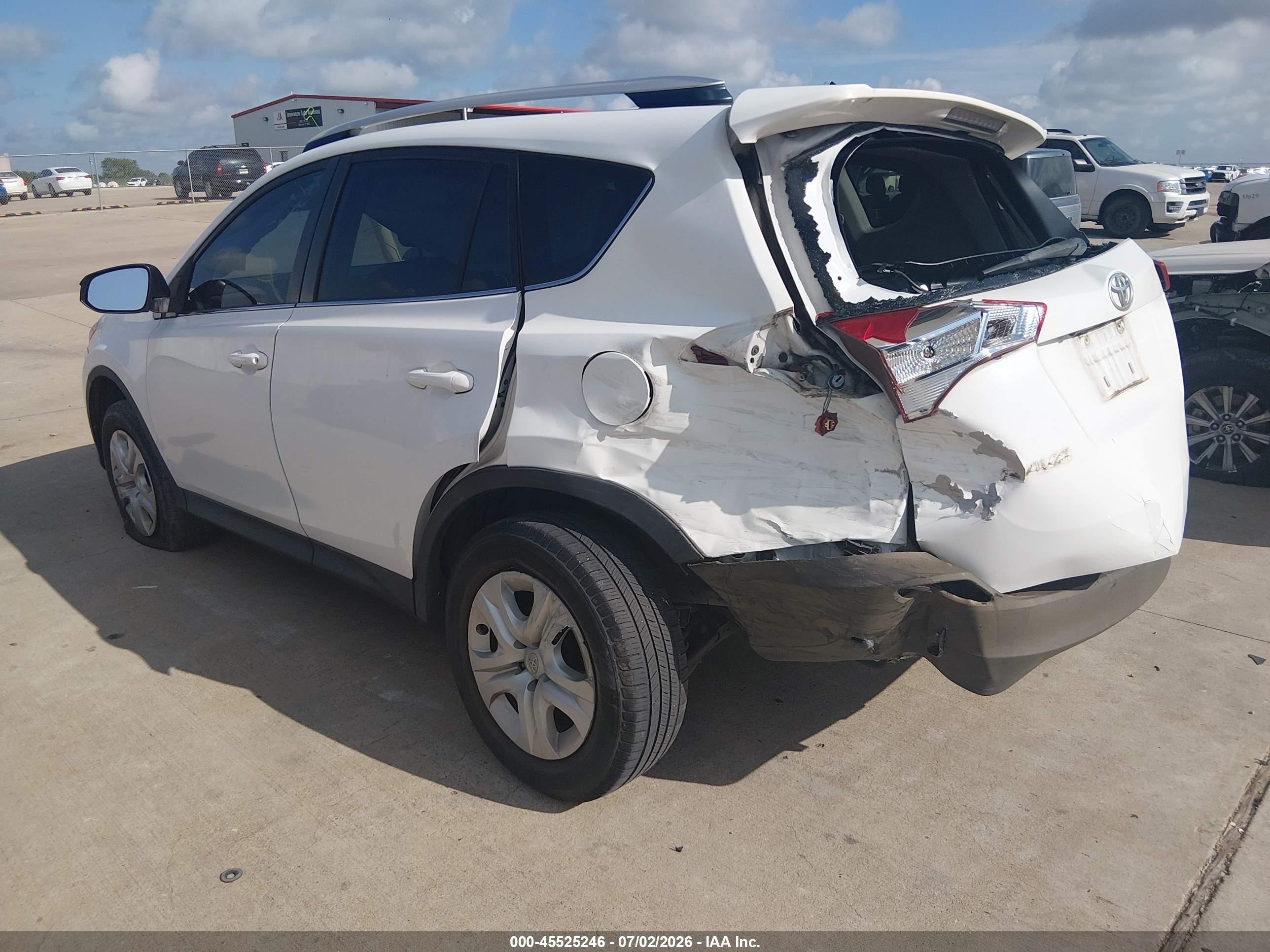 2013 Toyota Rav4 Le White vin: JTMZFREV0DD014073