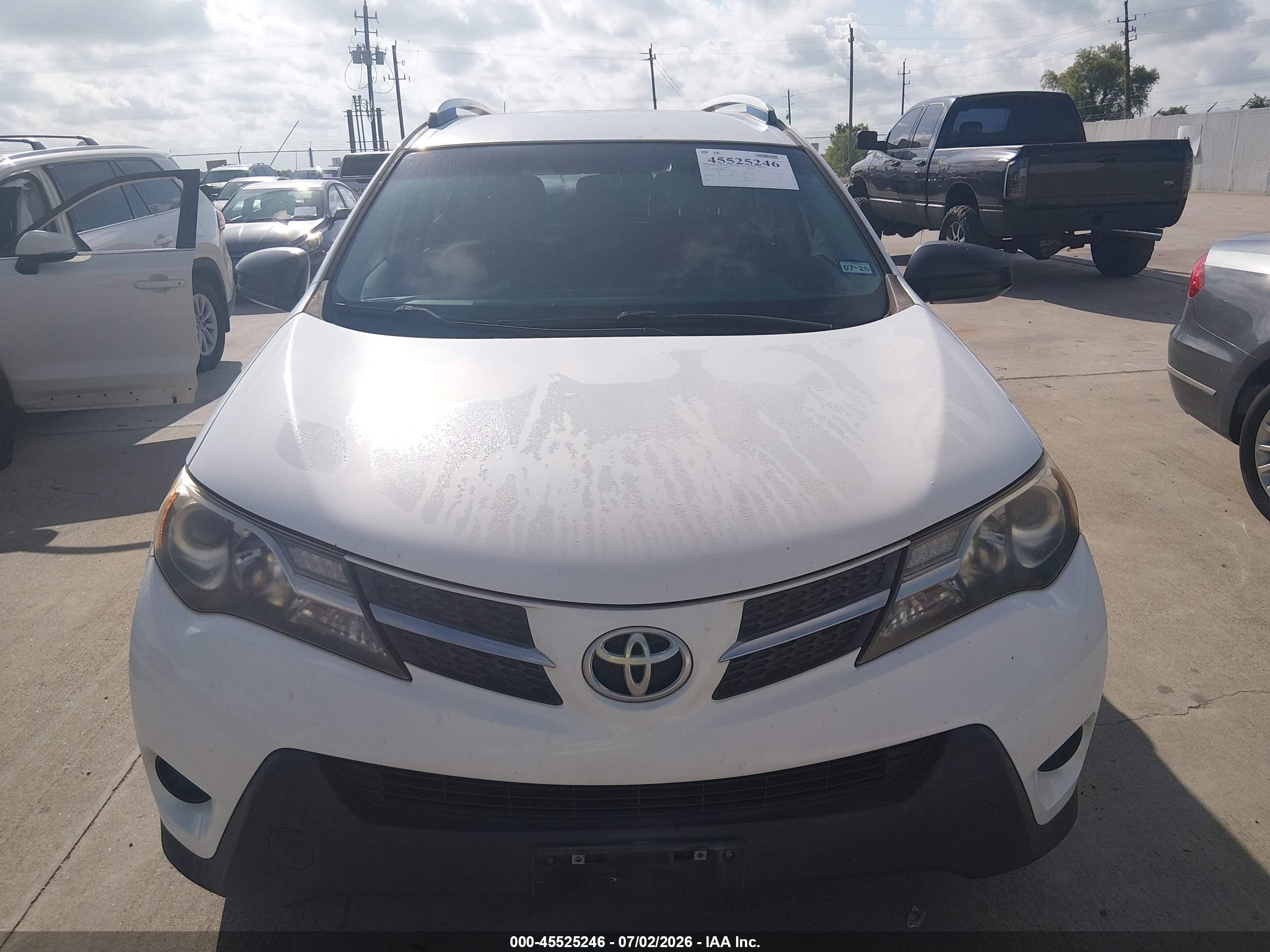 2013 Toyota Rav4 Le White vin: JTMZFREV0DD014073