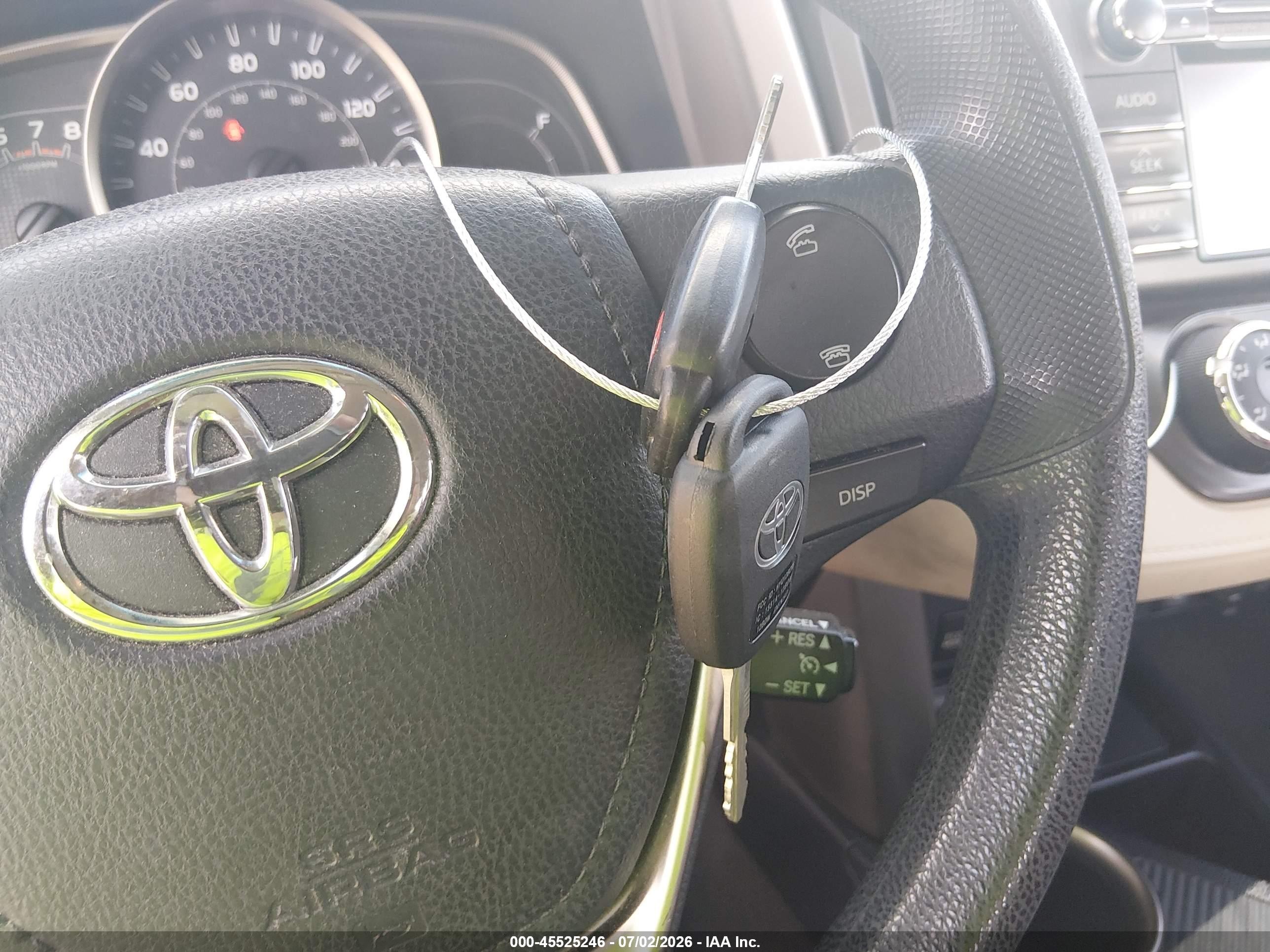 2013 Toyota Rav4 Le White vin: JTMZFREV0DD014073