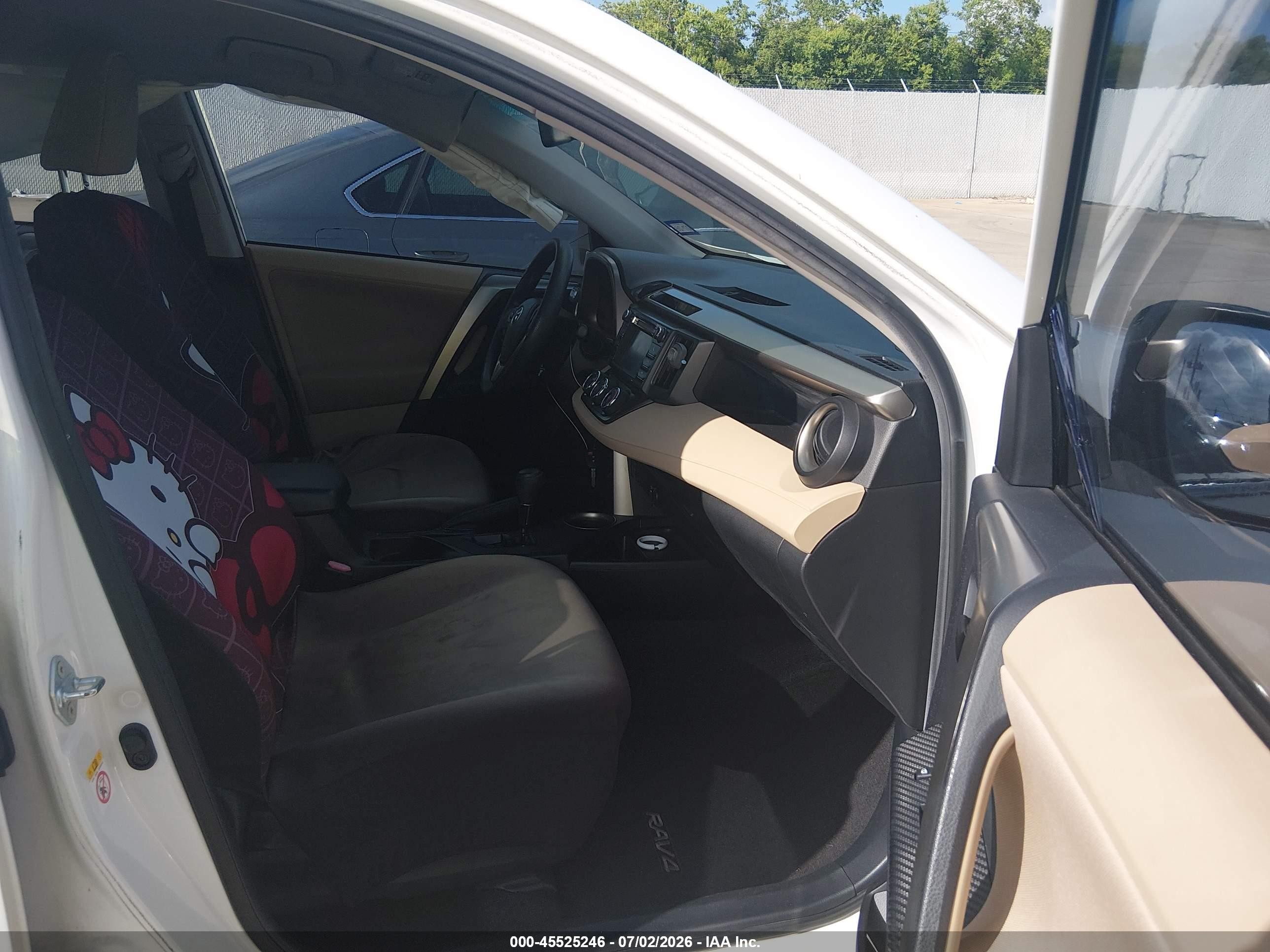 2013 Toyota Rav4 Le White vin: JTMZFREV0DD014073