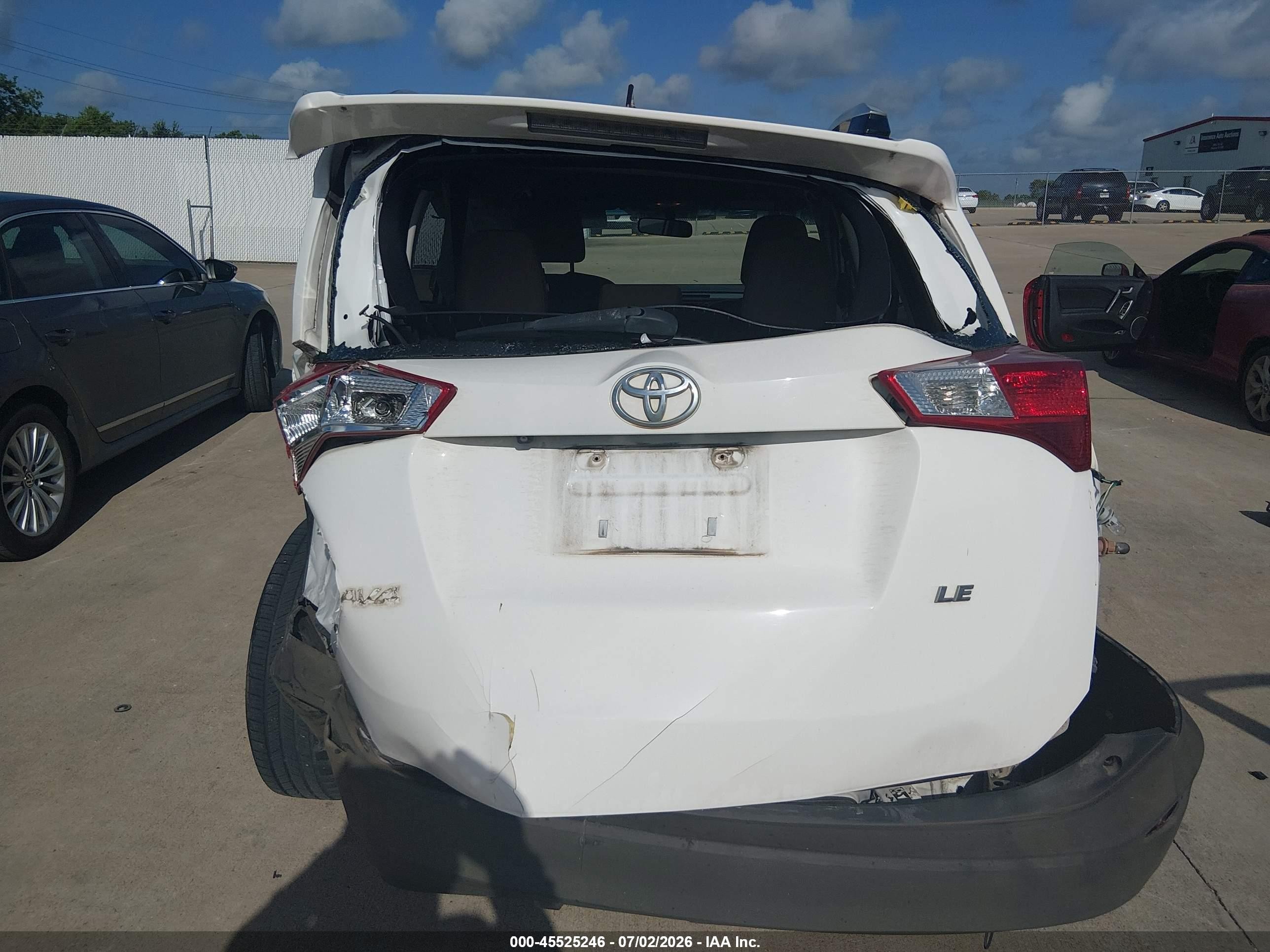 2013 Toyota Rav4 Le White vin: JTMZFREV0DD014073