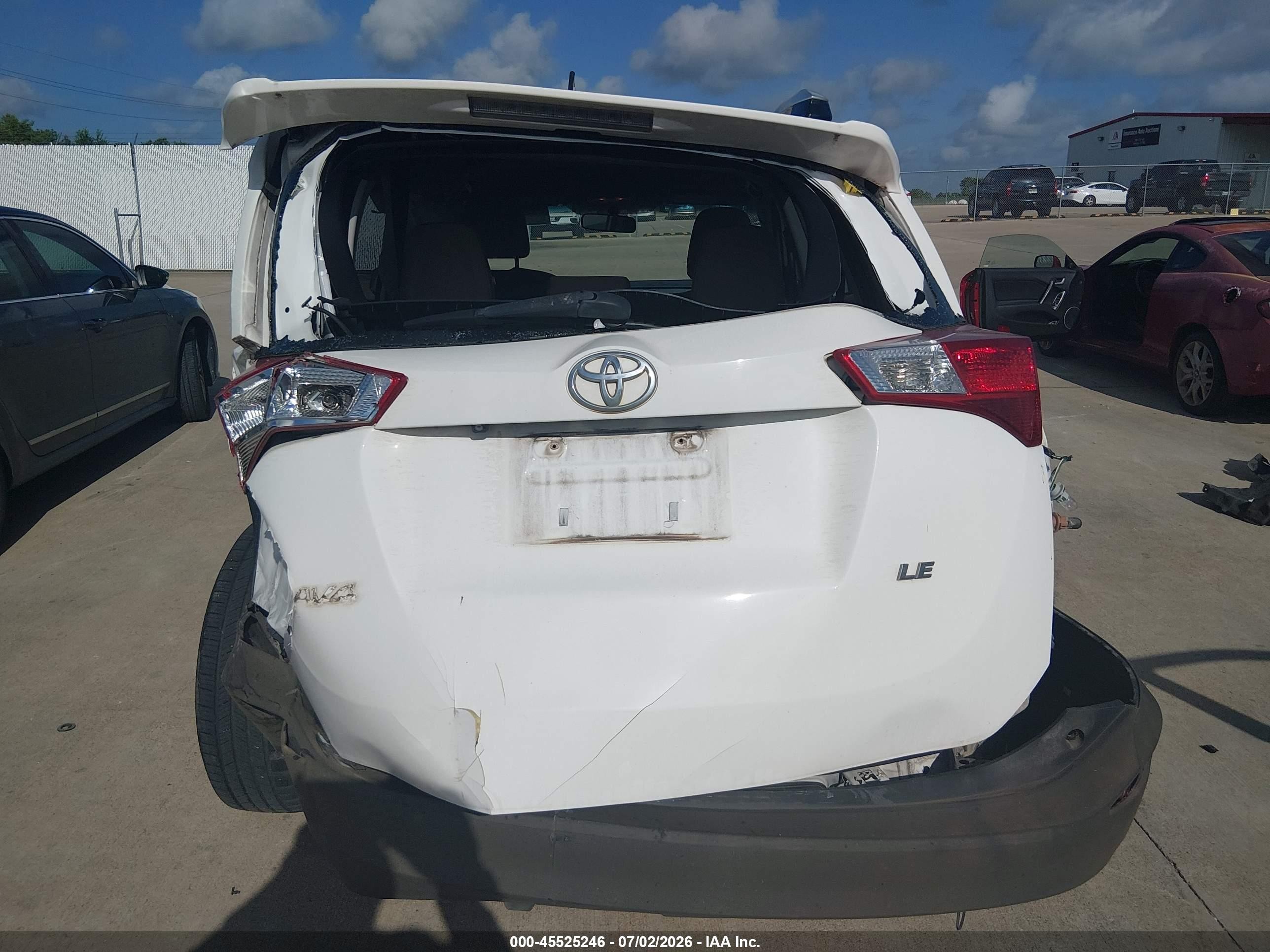 2013 Toyota Rav4 Le White vin: JTMZFREV0DD014073