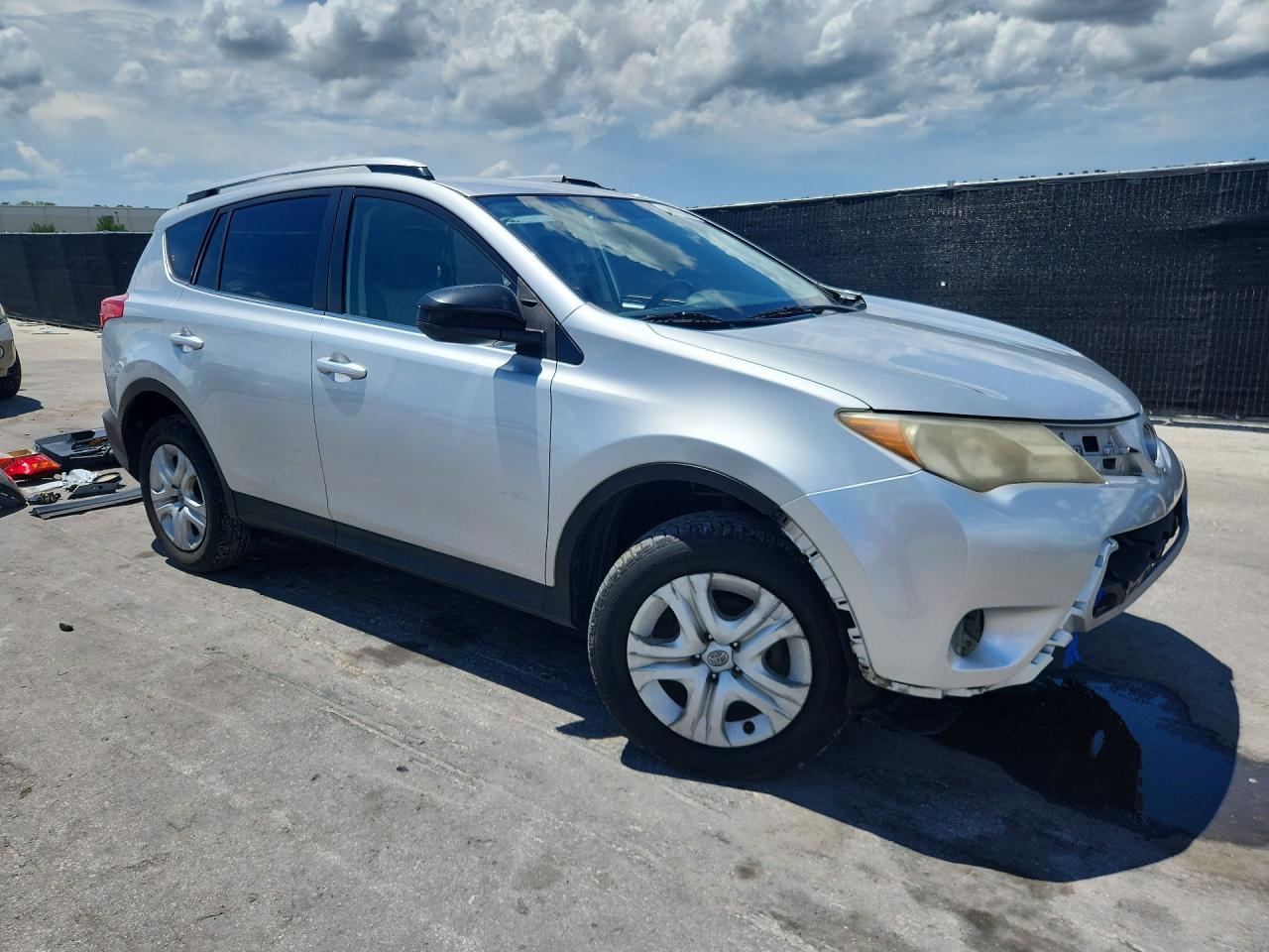 2014 Toyota Rav4 Le Silver vin: JTMZFREV0EJ000872