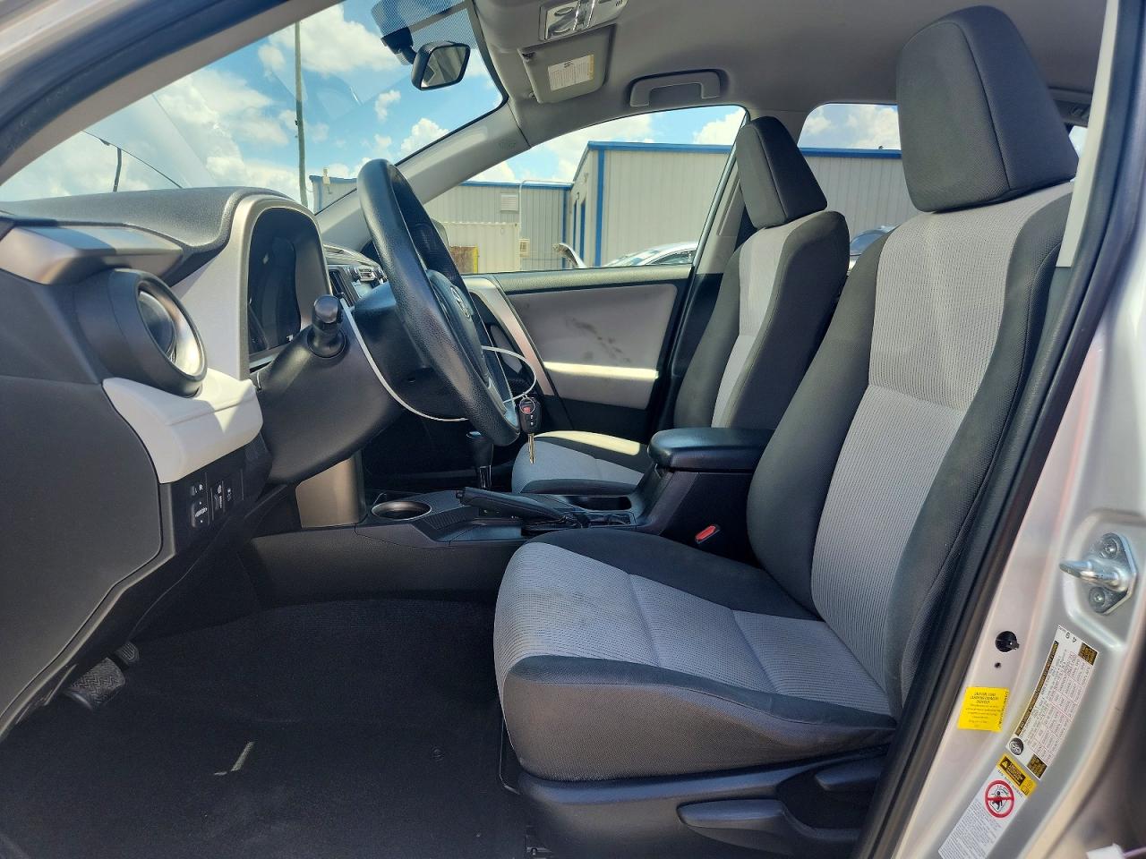 2014 Toyota Rav4 Le Silver vin: JTMZFREV0EJ000872