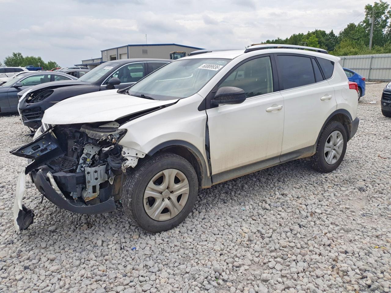 2014 Toyota Rav4 Le White vin: JTMZFREV0EJ001861