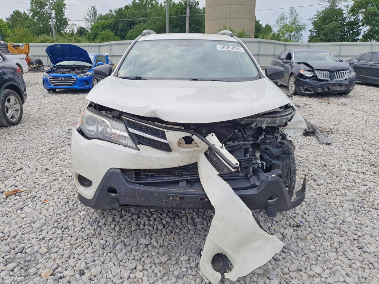2014 Toyota Rav4 Le White vin: JTMZFREV0EJ001861