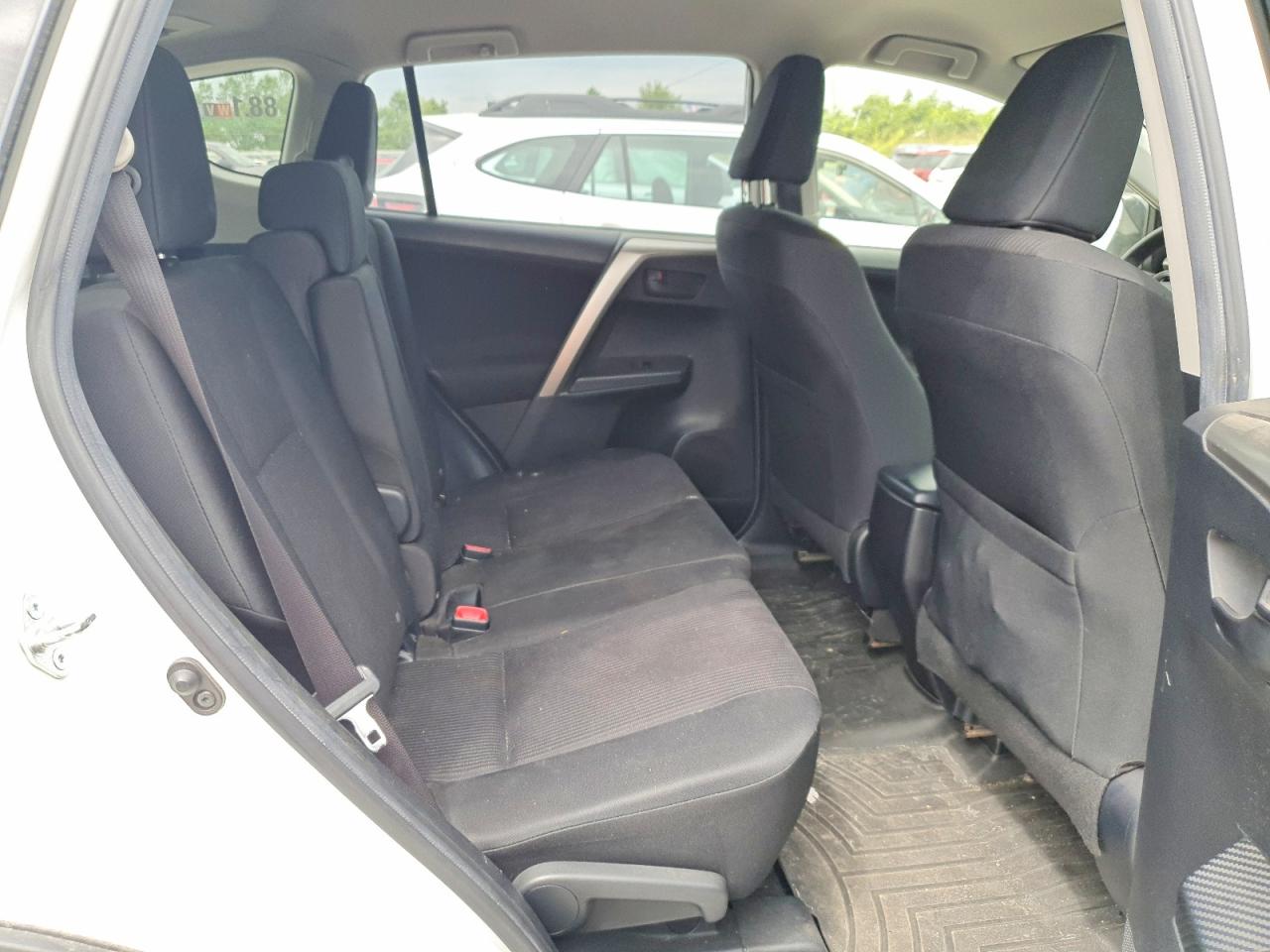 2014 Toyota Rav4 Le White vin: JTMZFREV0EJ001861