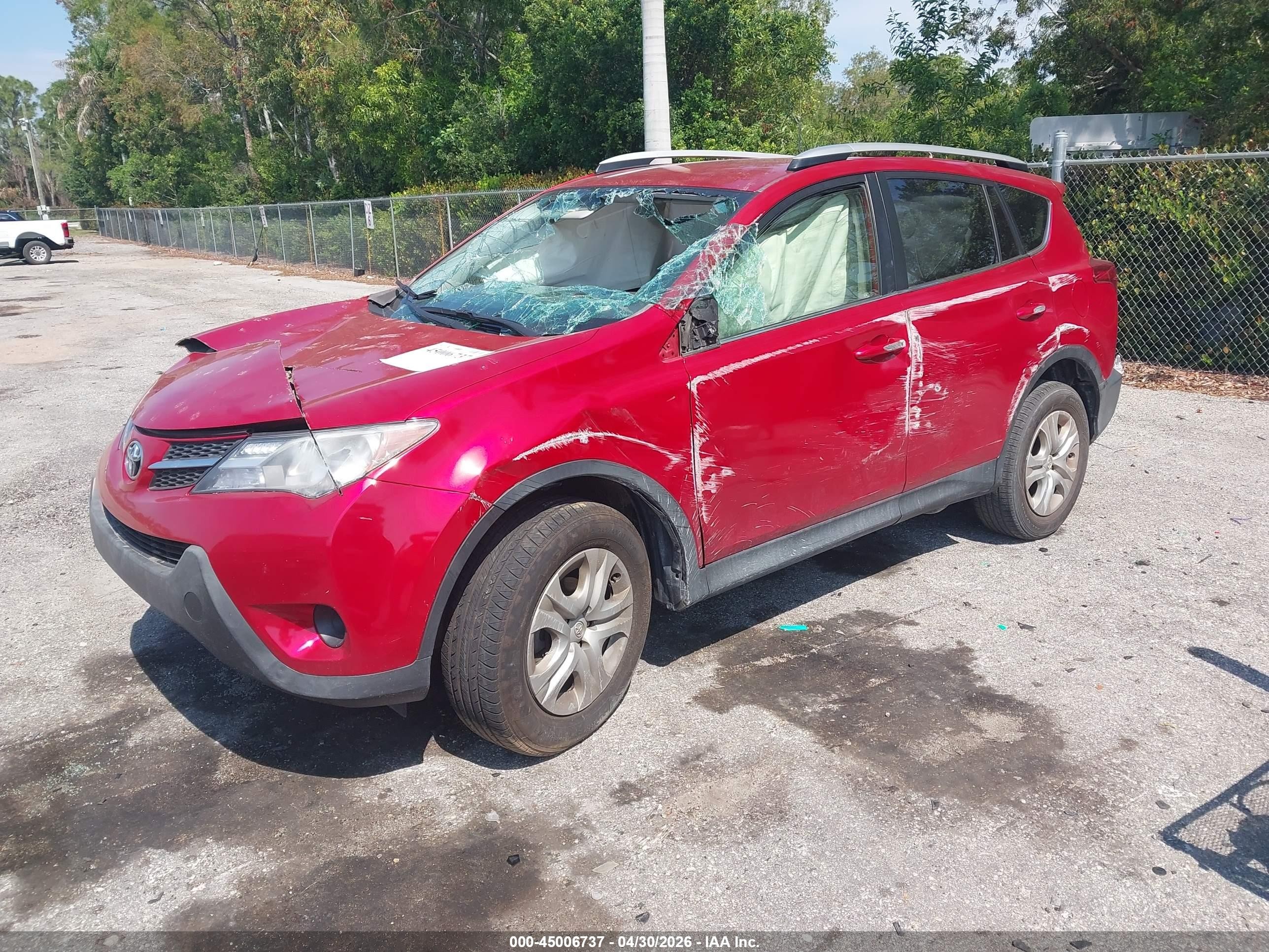 2014 Toyota Rav4 Le Red vin: JTMZFREV0EJ004761