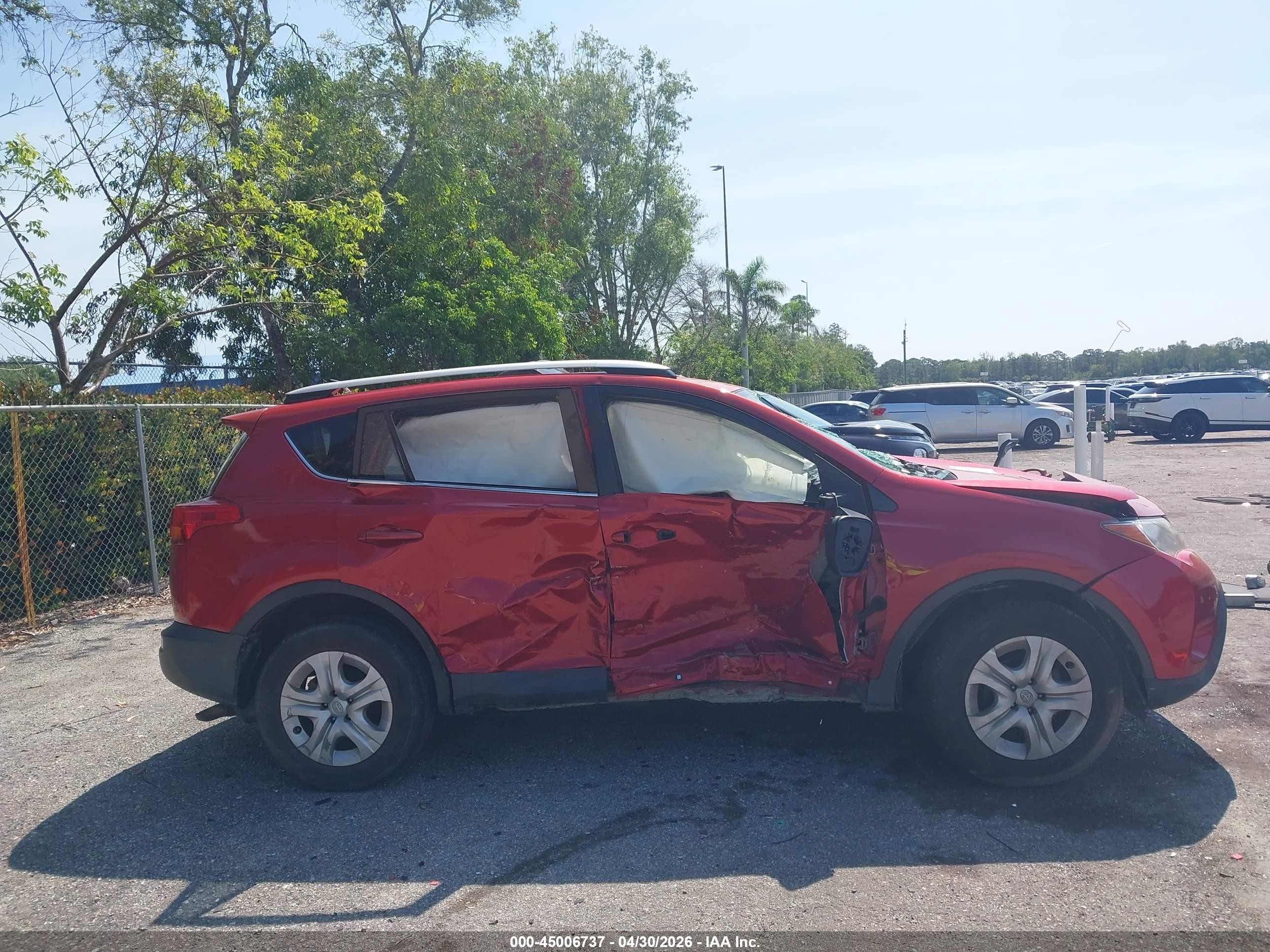 2014 Toyota Rav4 Le Red vin: JTMZFREV0EJ004761