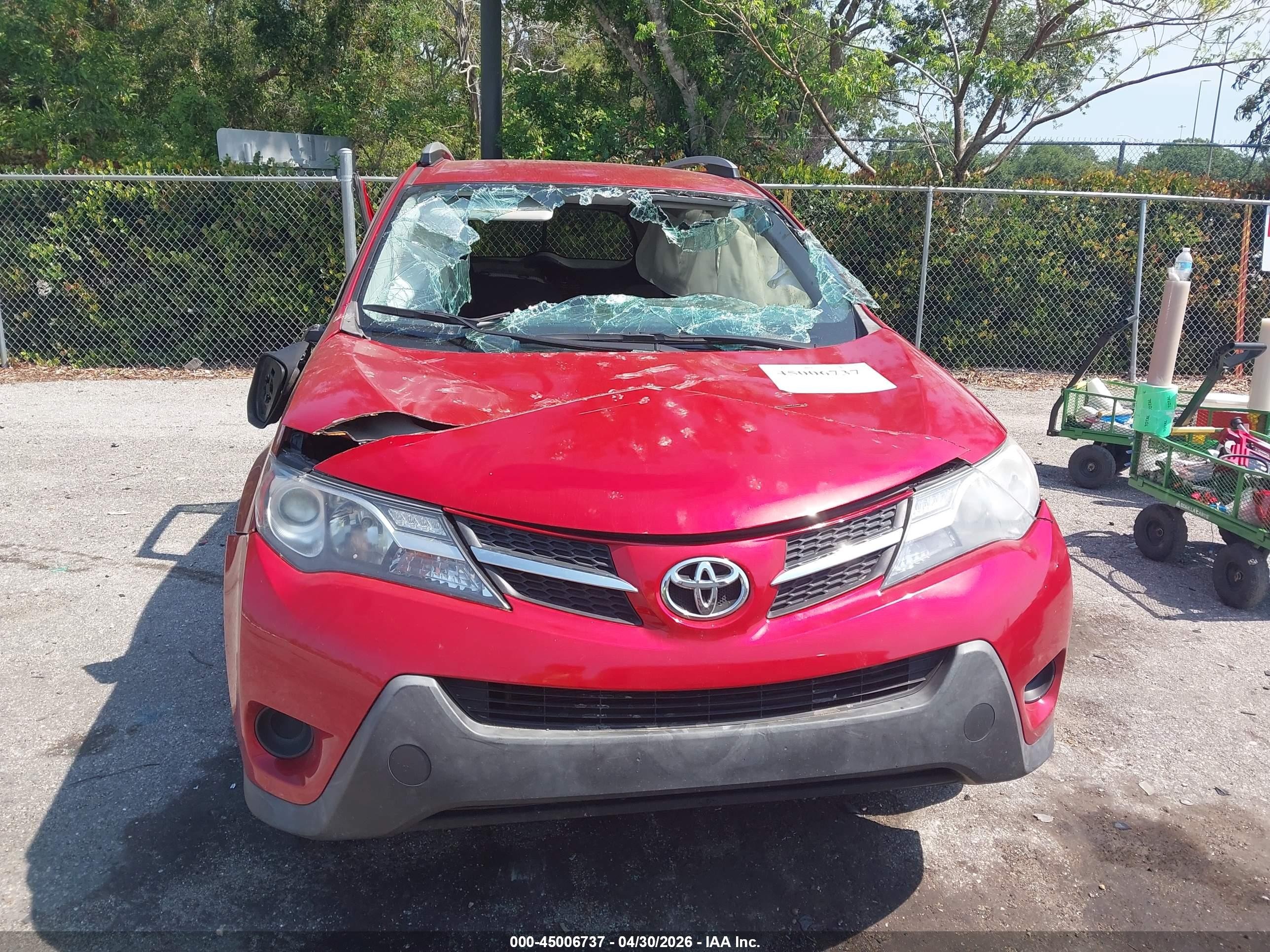 2014 Toyota Rav4 Le Red vin: JTMZFREV0EJ004761