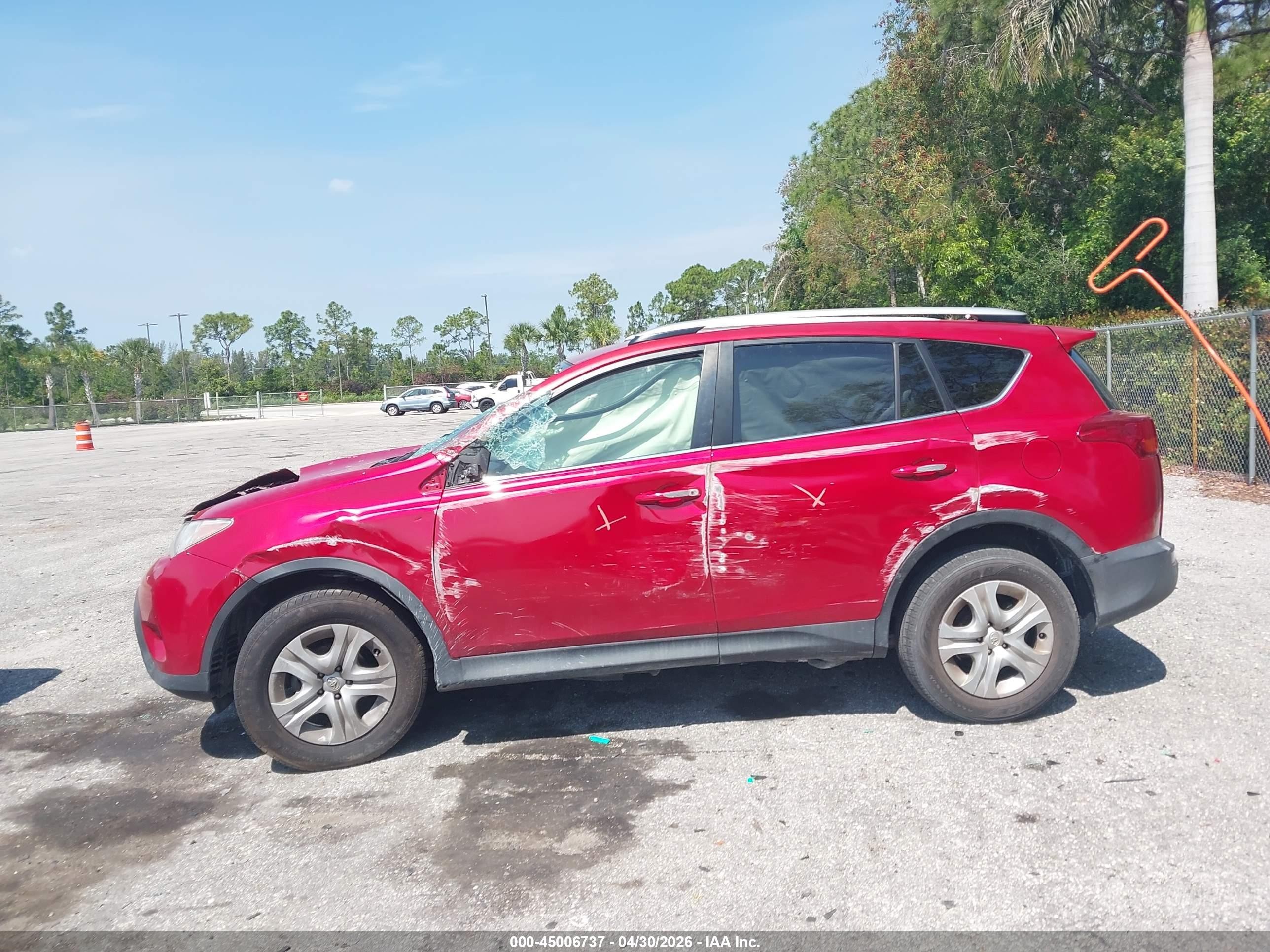 2014 Toyota Rav4 Le Red vin: JTMZFREV0EJ004761