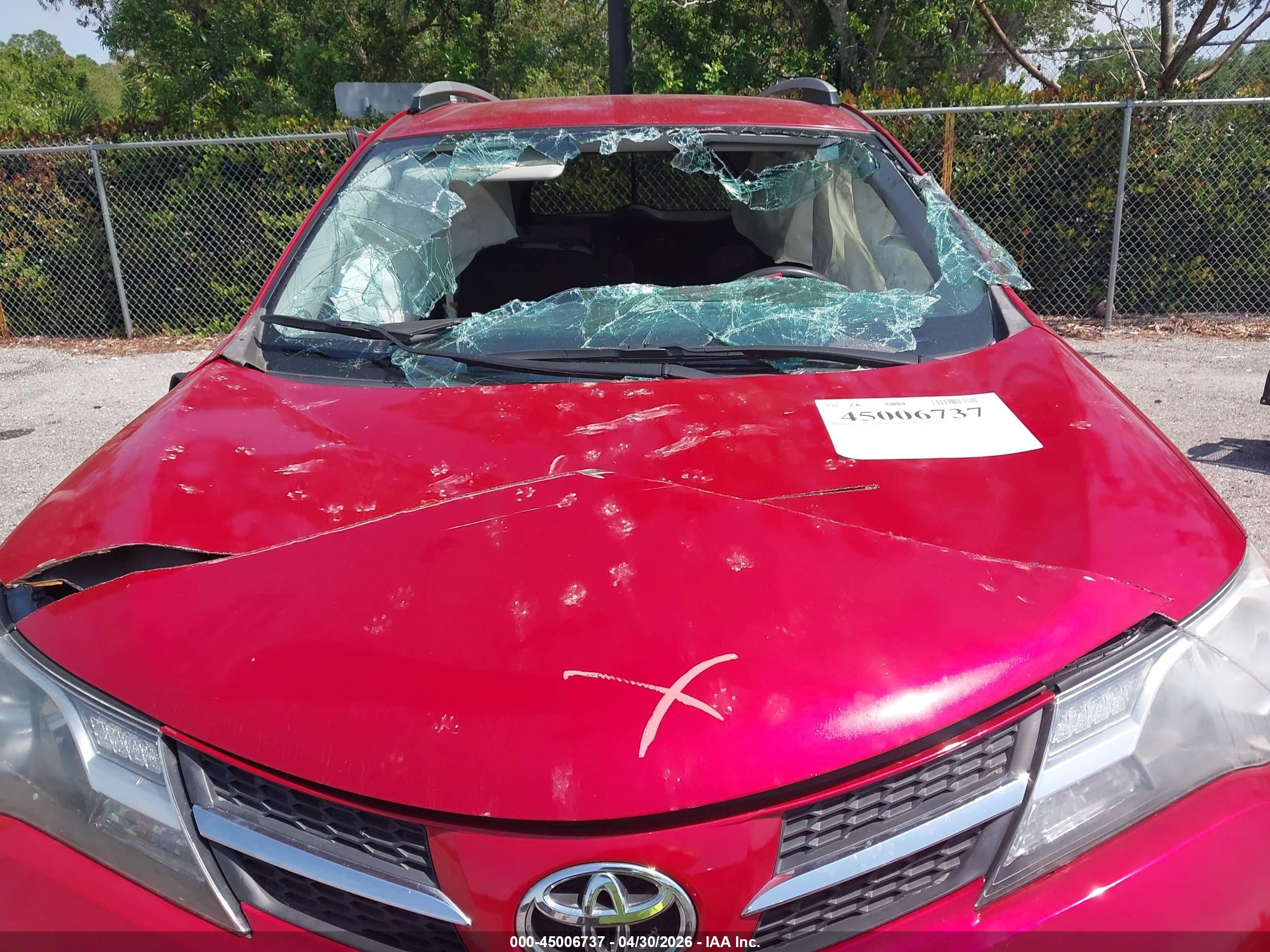 2014 Toyota Rav4 Le Red vin: JTMZFREV0EJ004761