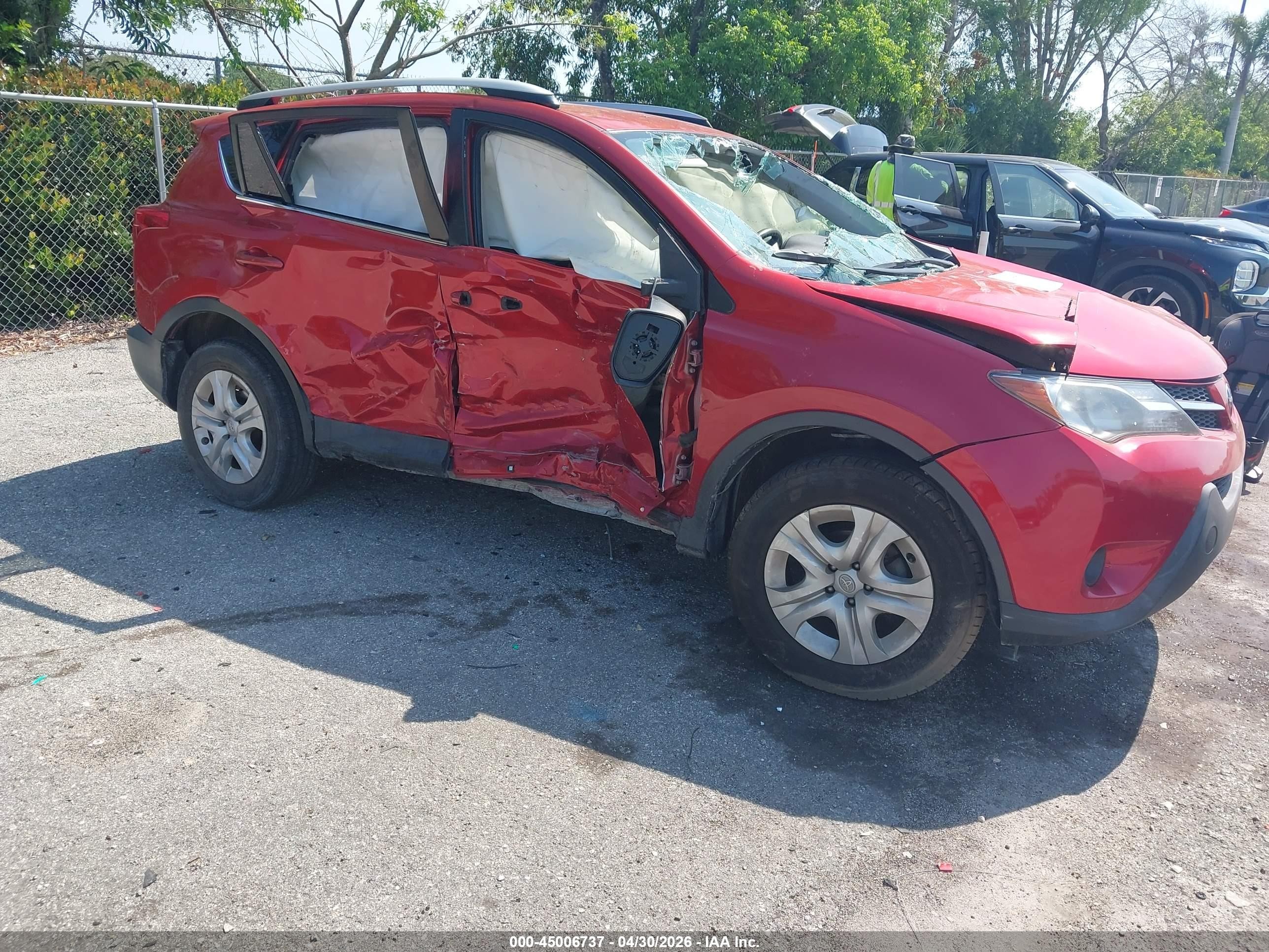 2014 Toyota Rav4 Le Red vin: JTMZFREV0EJ004761