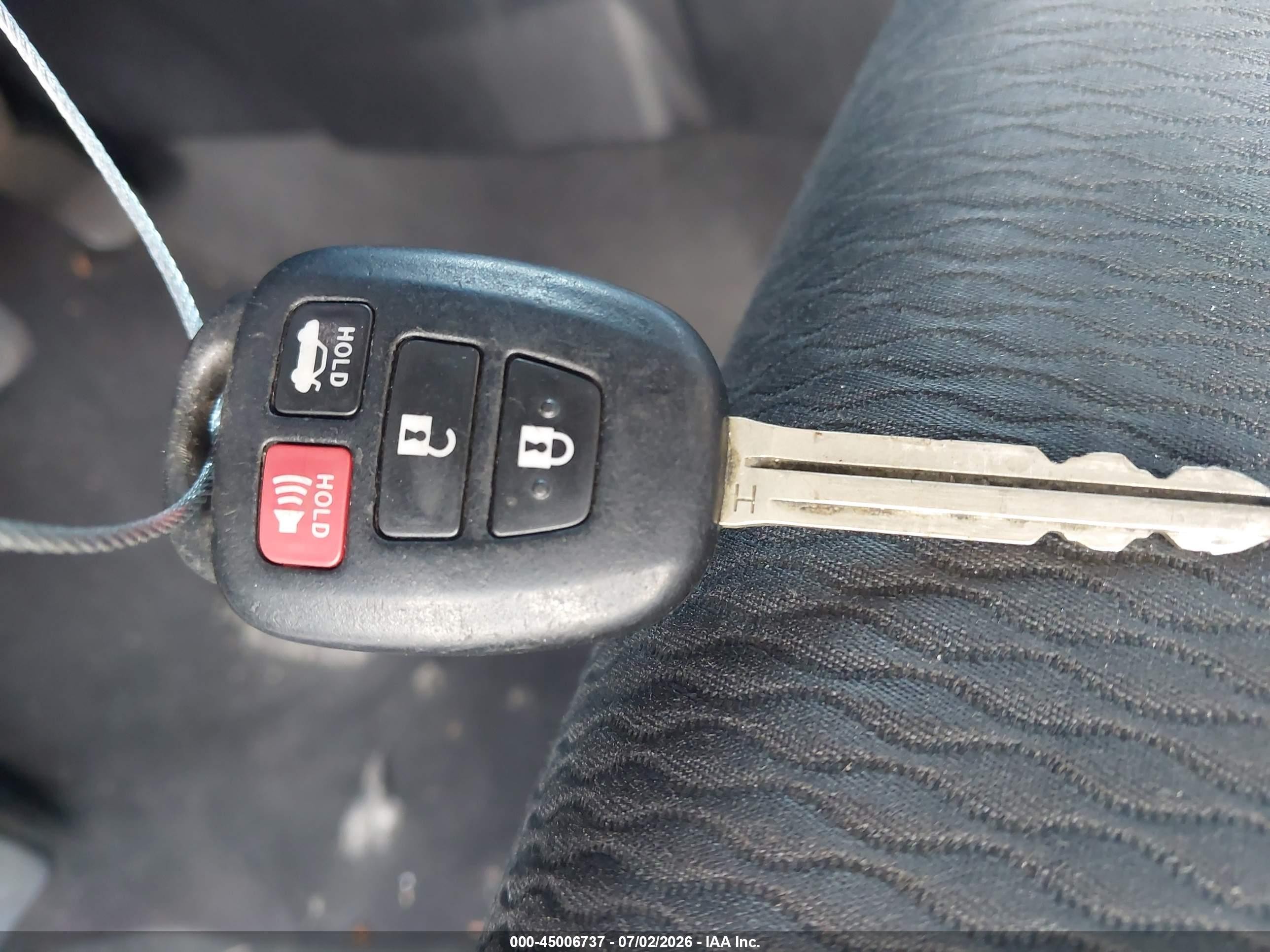 2014 Toyota Rav4 Le Red vin: JTMZFREV0EJ004761