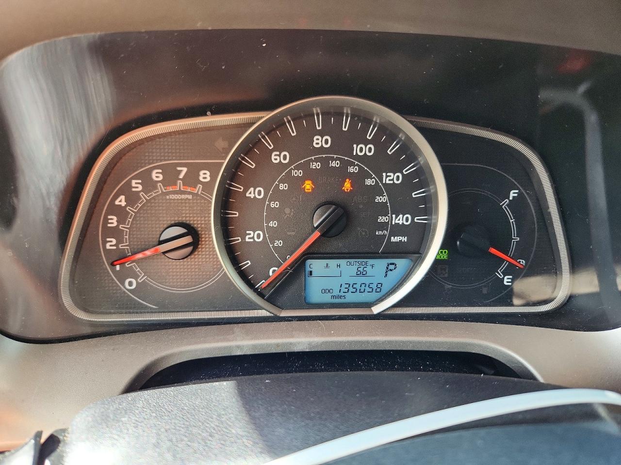 2014 Toyota Rav4 Le Red vin: JTMZFREV0EJ011189