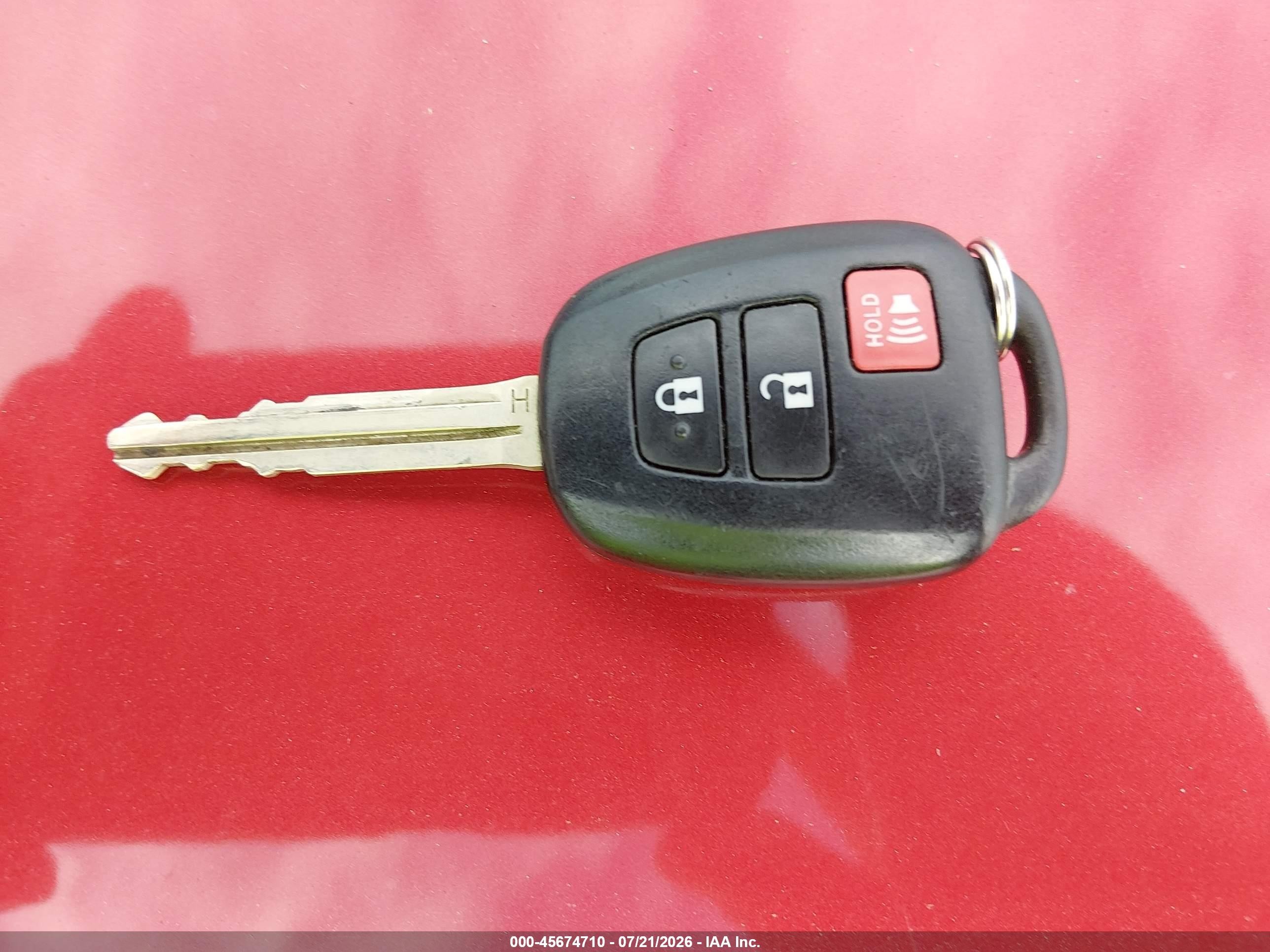 2014 Toyota Rav4 Le Red vin: JTMZFREV0EJ012732