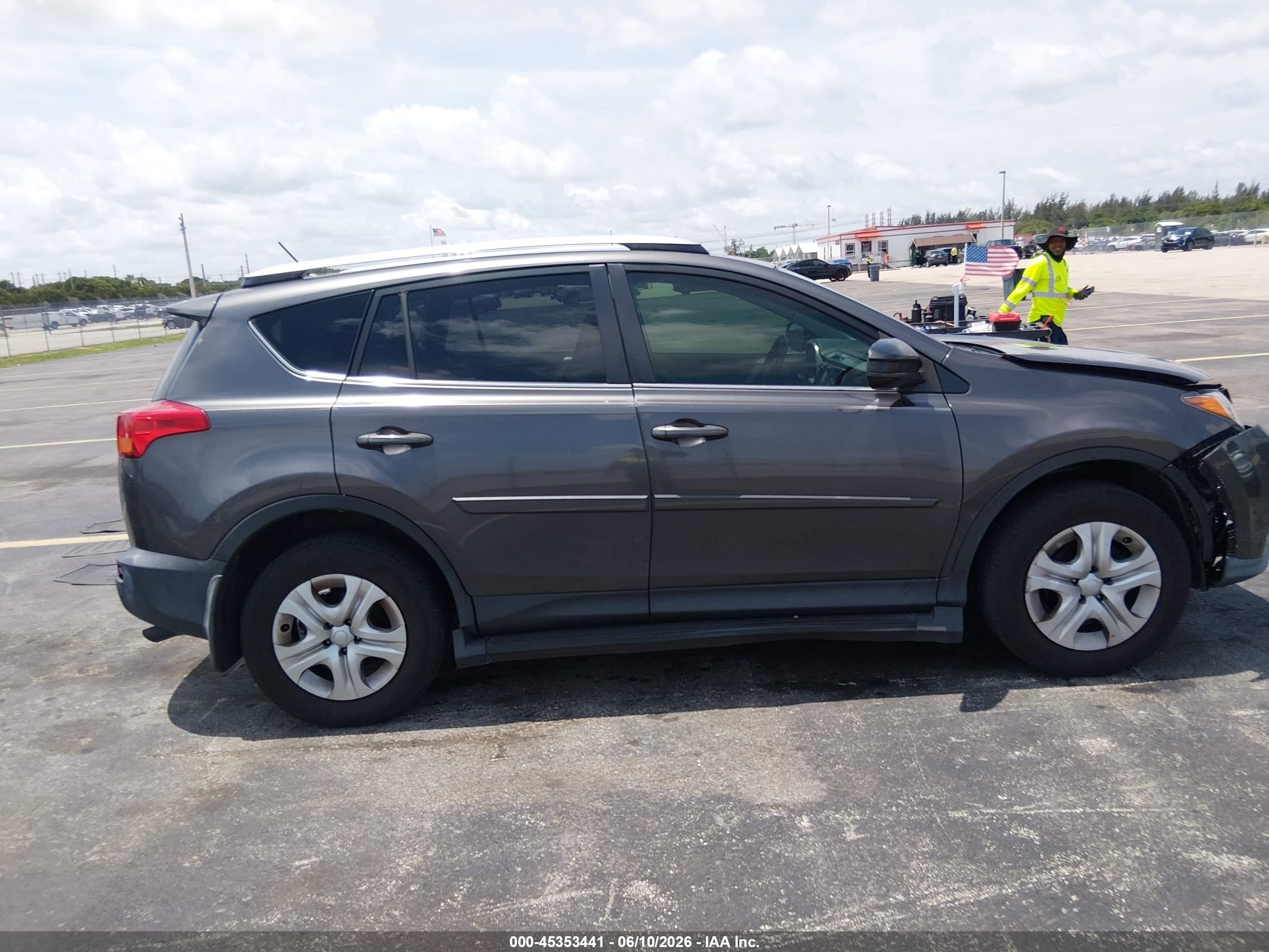 2014 Toyota Rav4 Le Серый vin: JTMZFREV0EJ016845