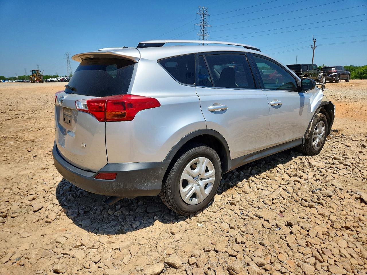 2015 Toyota Rav4 Le Silver vin: JTMZFREV0FD049327