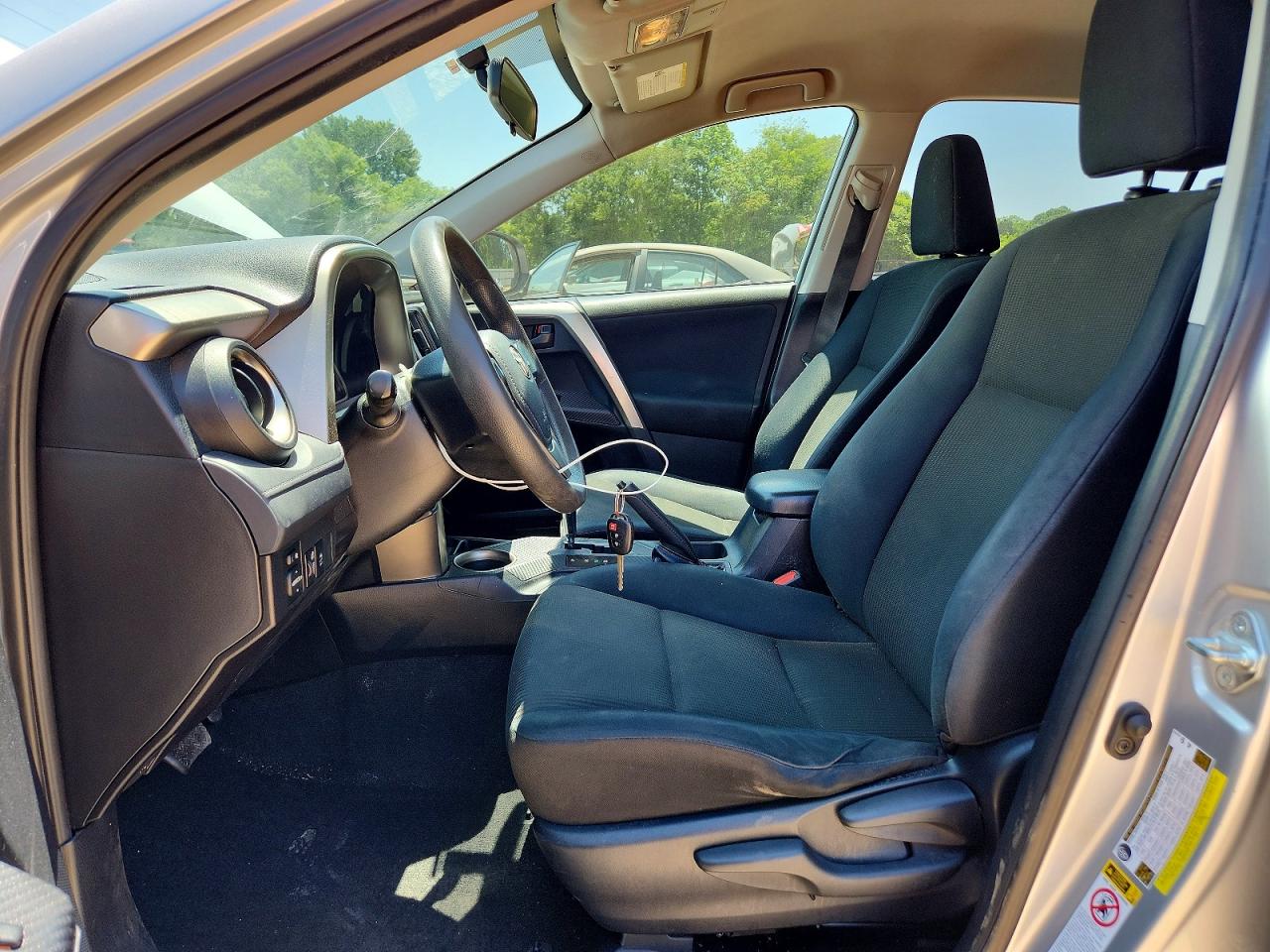2015 Toyota Rav4 Le Silver vin: JTMZFREV0FD049327