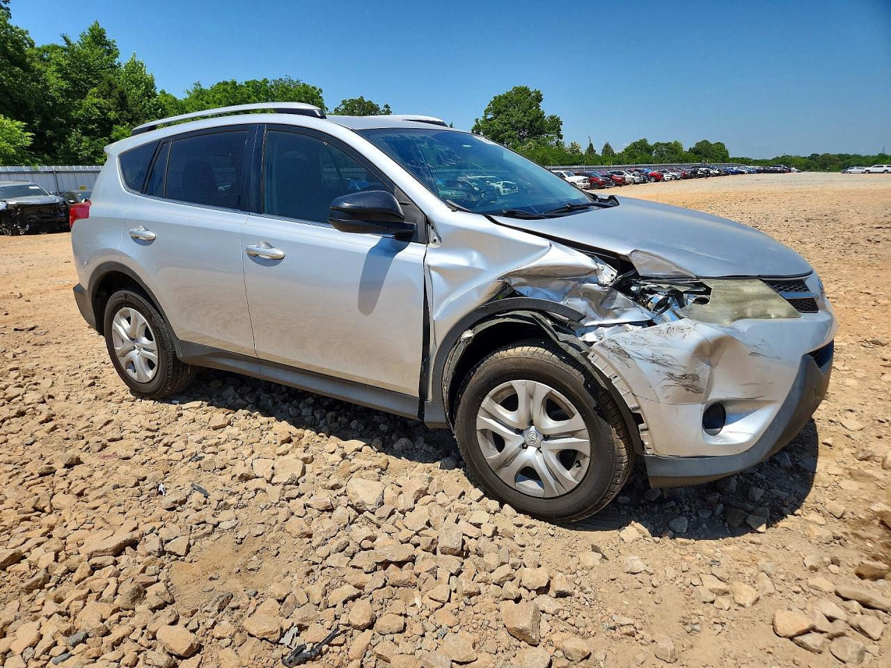 2015 Toyota Rav4 Le Silver vin: JTMZFREV0FD049327