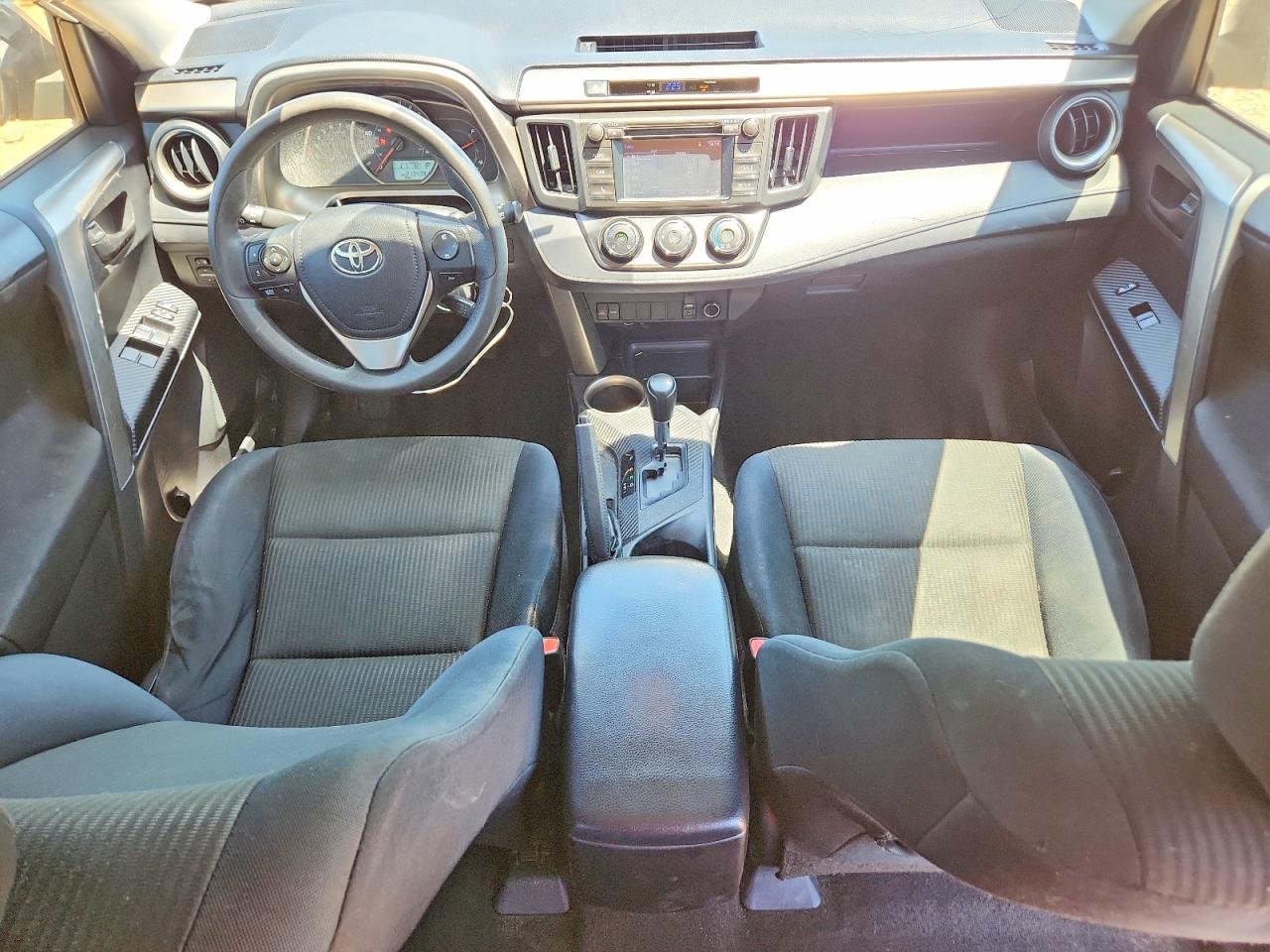 2015 Toyota Rav4 Le Silver vin: JTMZFREV0FD049327