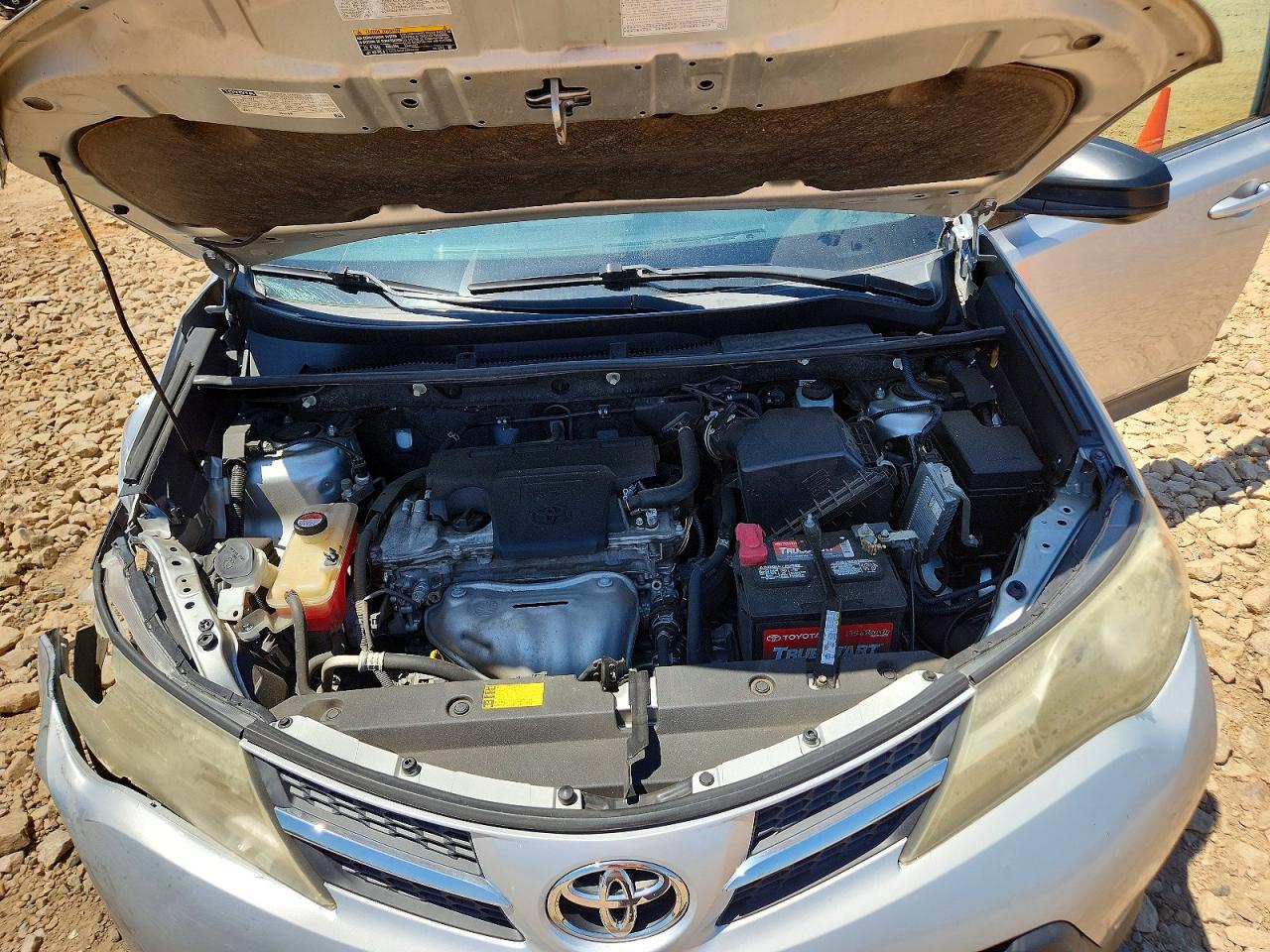 2015 Toyota Rav4 Le Silver vin: JTMZFREV0FD049327