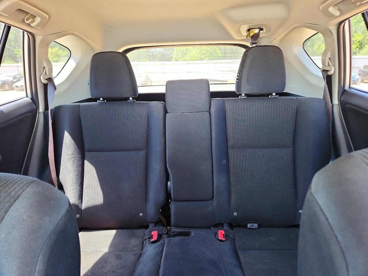 2015 Toyota Rav4 Le Silver vin: JTMZFREV0FD049327