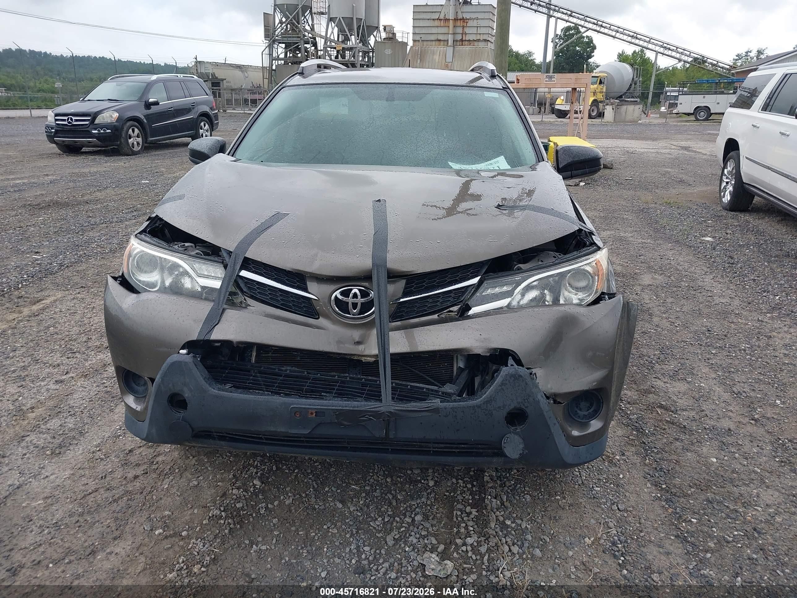 2015 Toyota Rav4 Le Gray vin: JTMZFREV0FD073515