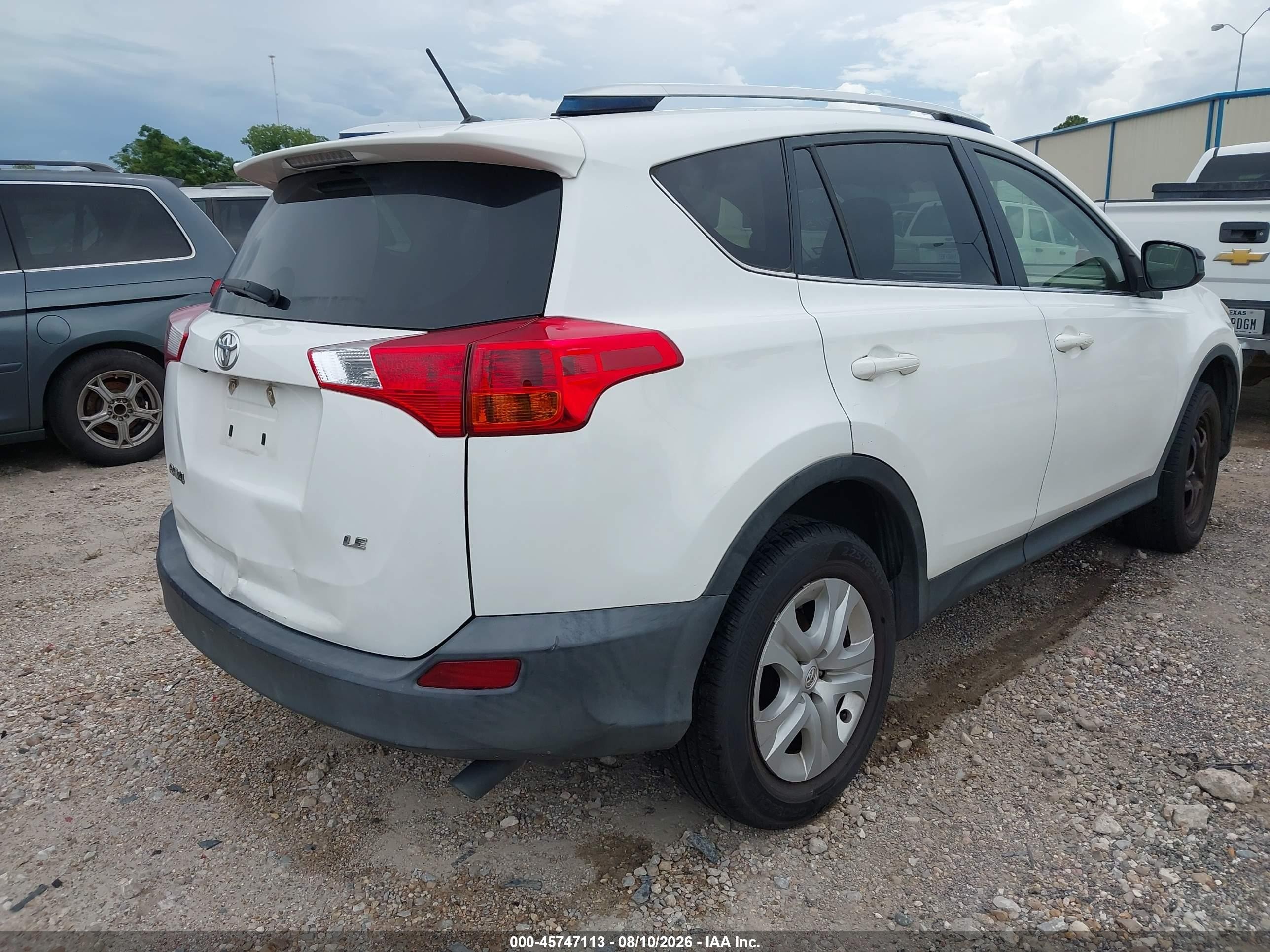 2015 Toyota Rav4 Le White vin: JTMZFREV0FJ051581