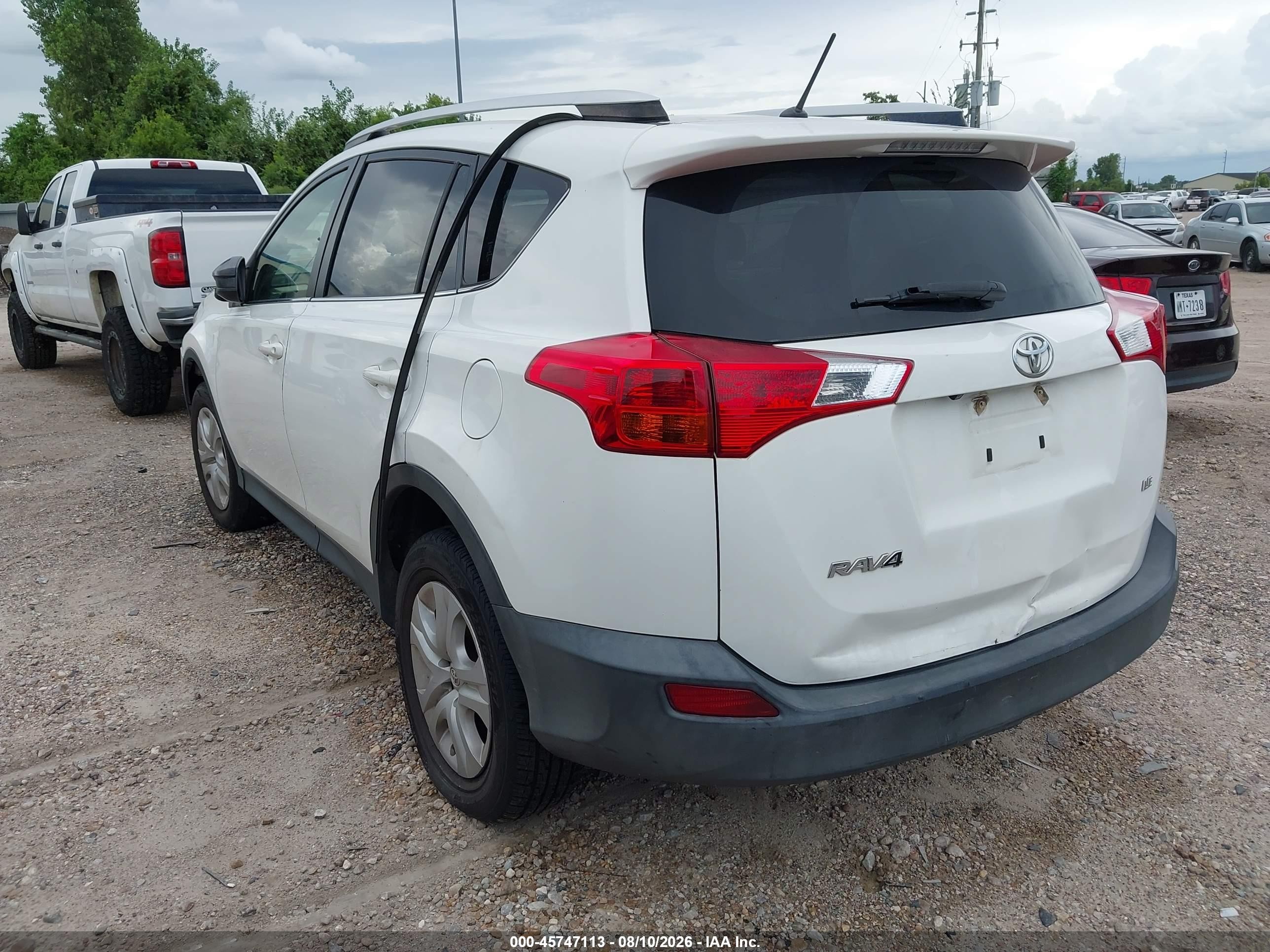 2015 Toyota Rav4 Le White vin: JTMZFREV0FJ051581