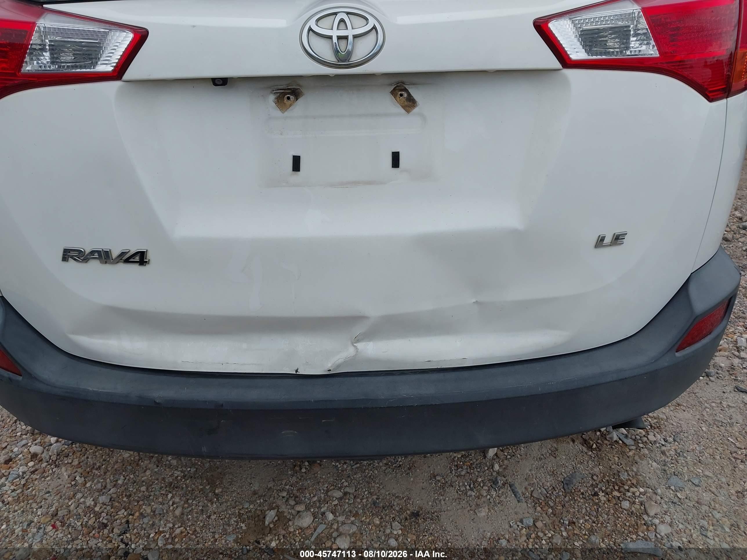 2015 Toyota Rav4 Le White vin: JTMZFREV0FJ051581