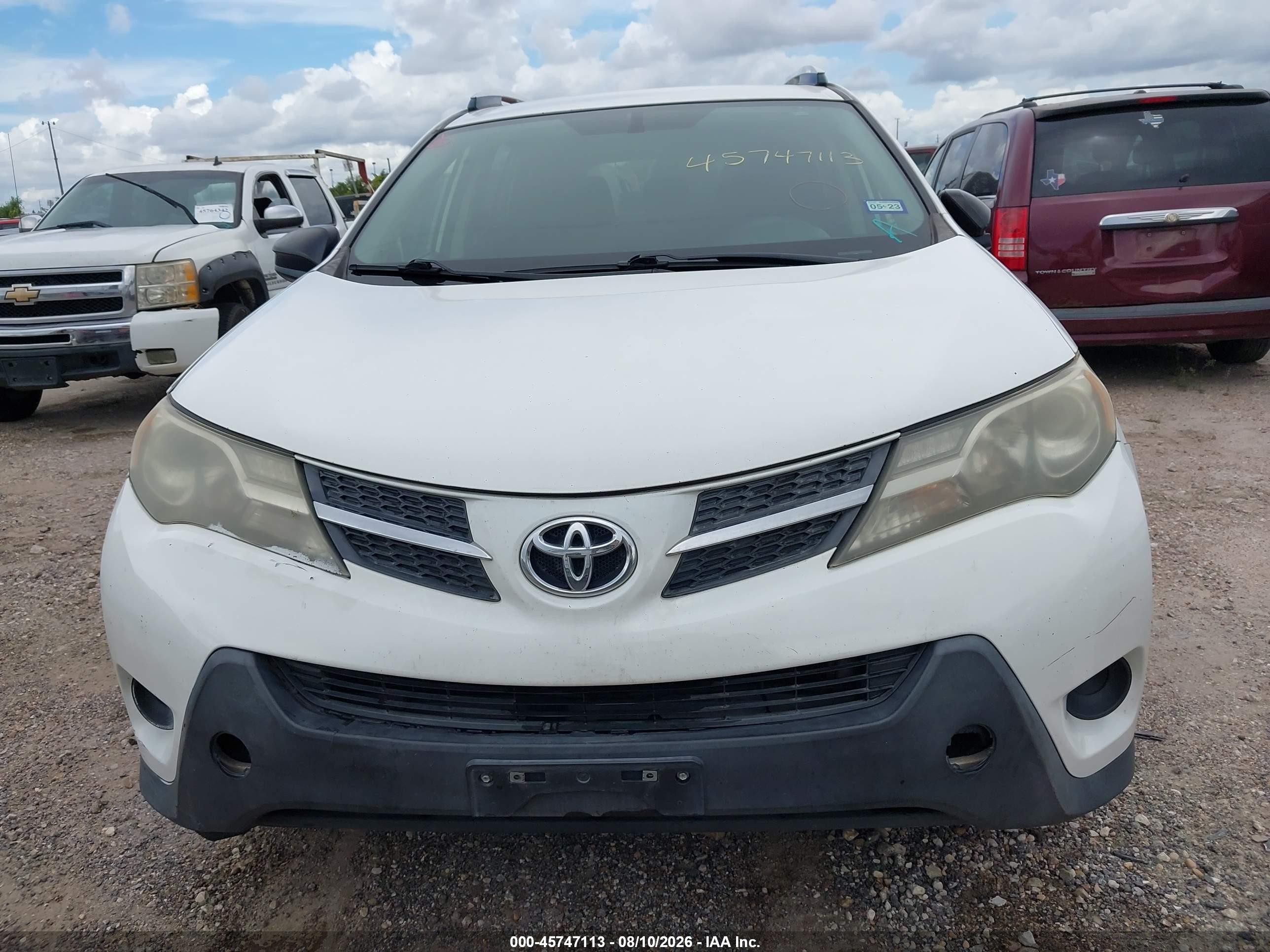2015 Toyota Rav4 Le White vin: JTMZFREV0FJ051581