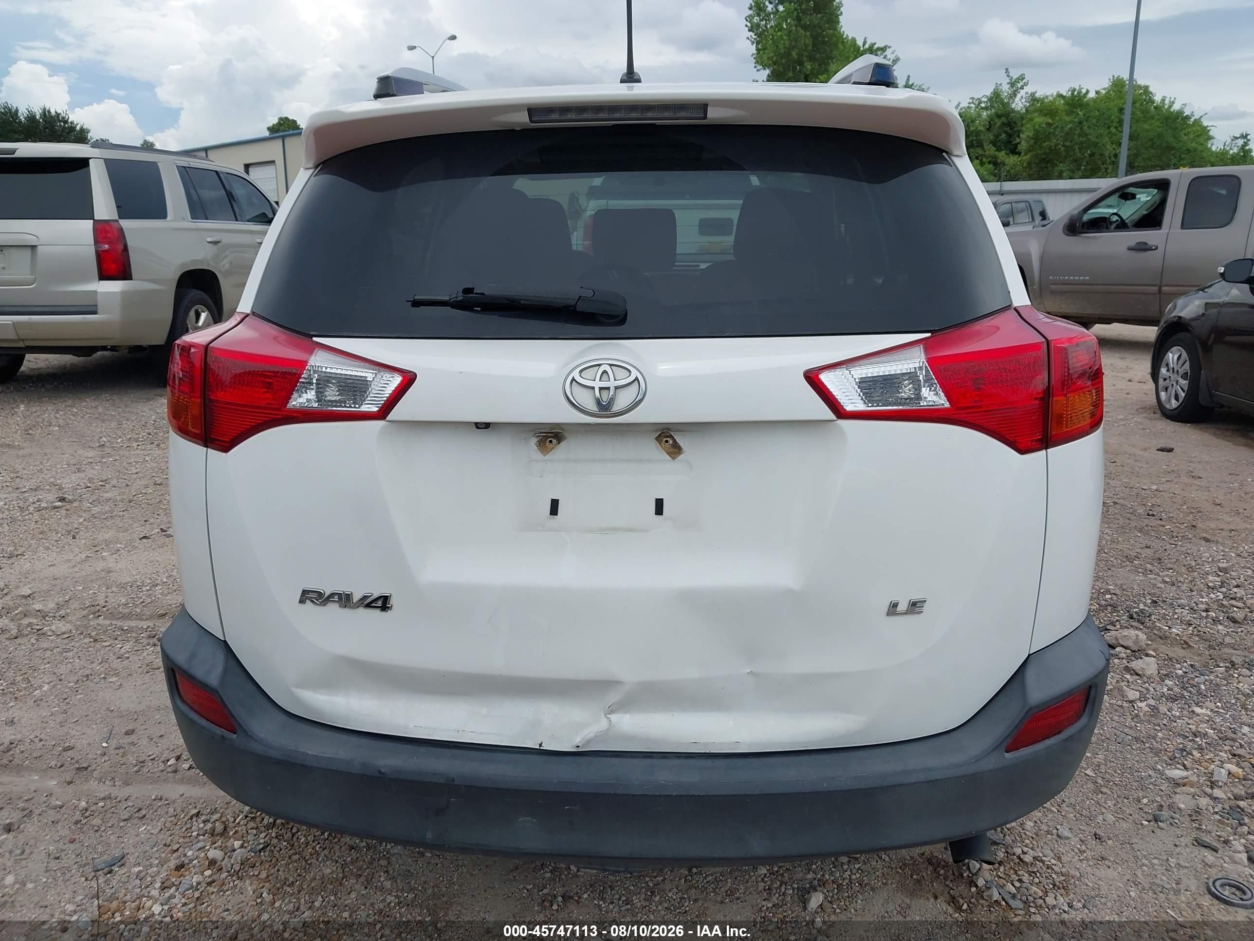2015 Toyota Rav4 Le White vin: JTMZFREV0FJ051581