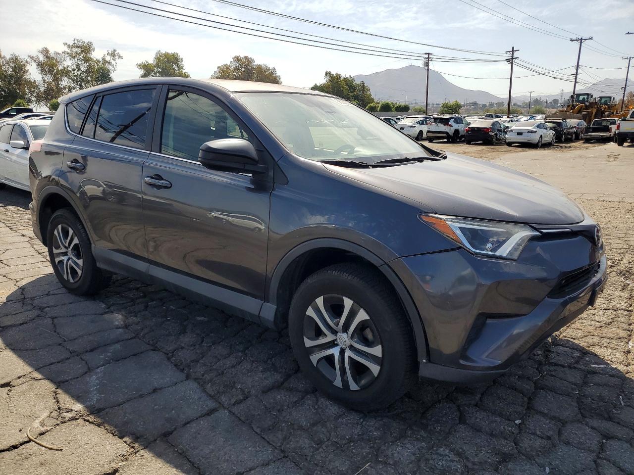 2018 Toyota Rav4 Gray vin: JTMZFREV0JJ742540