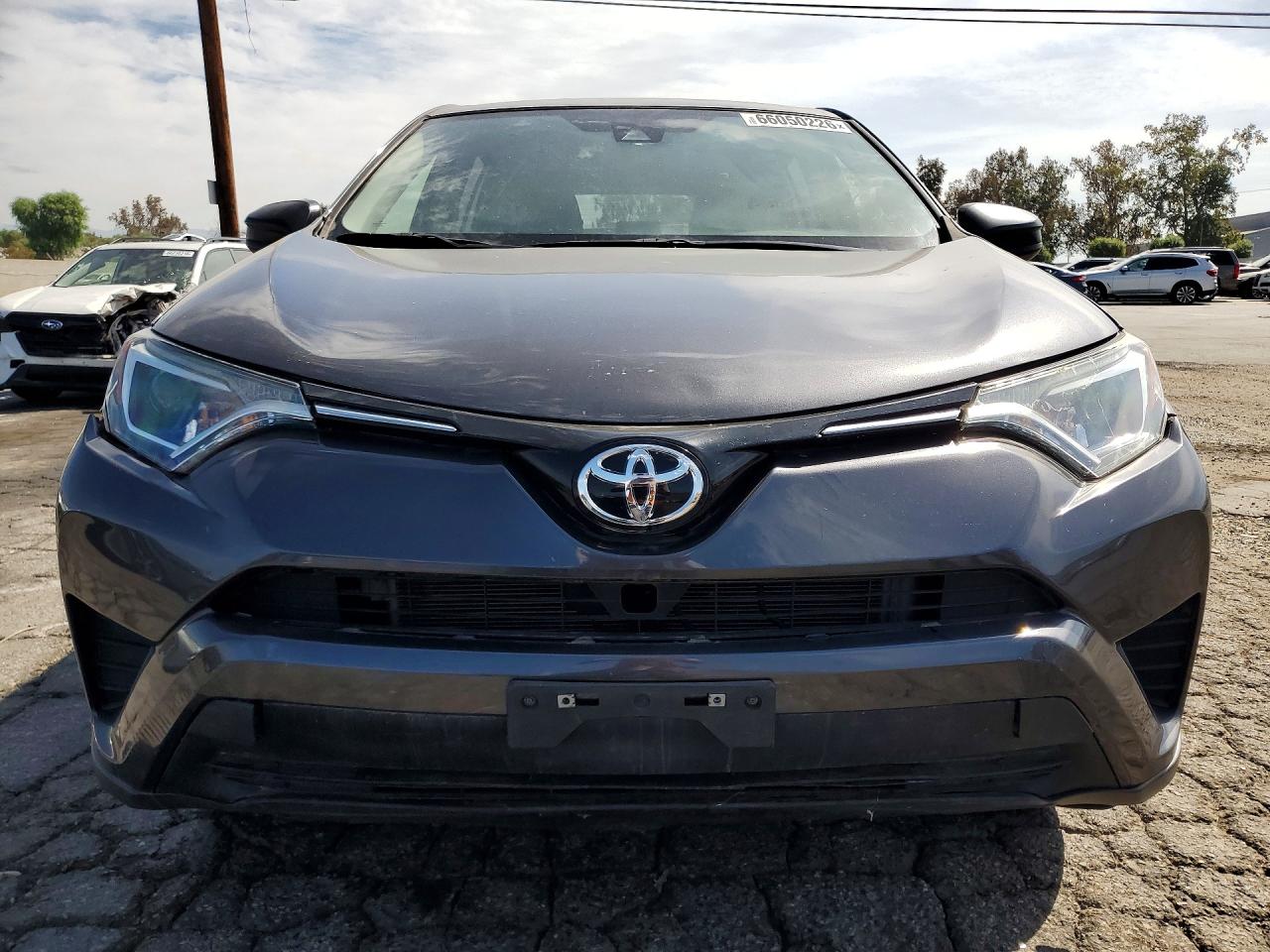 2018 Toyota Rav4 Gray vin: JTMZFREV0JJ742540
