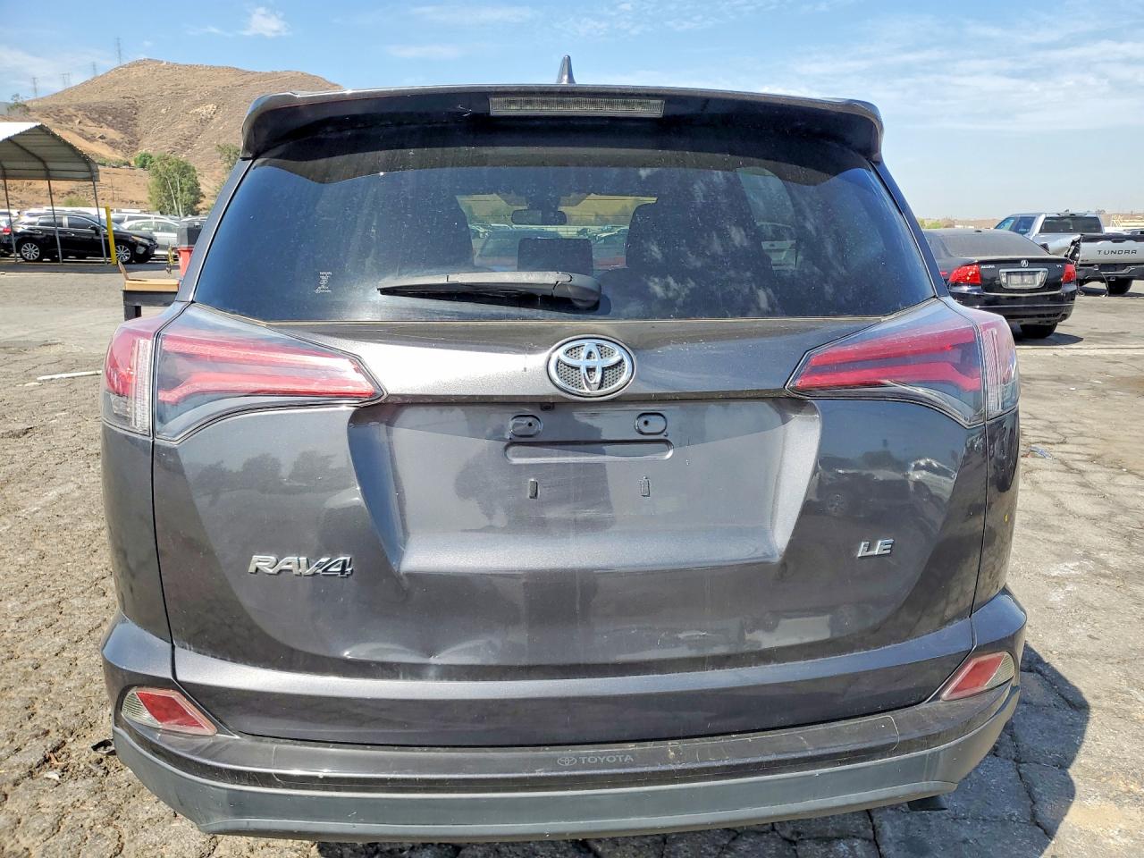 2018 Toyota Rav4 Gray vin: JTMZFREV0JJ742540