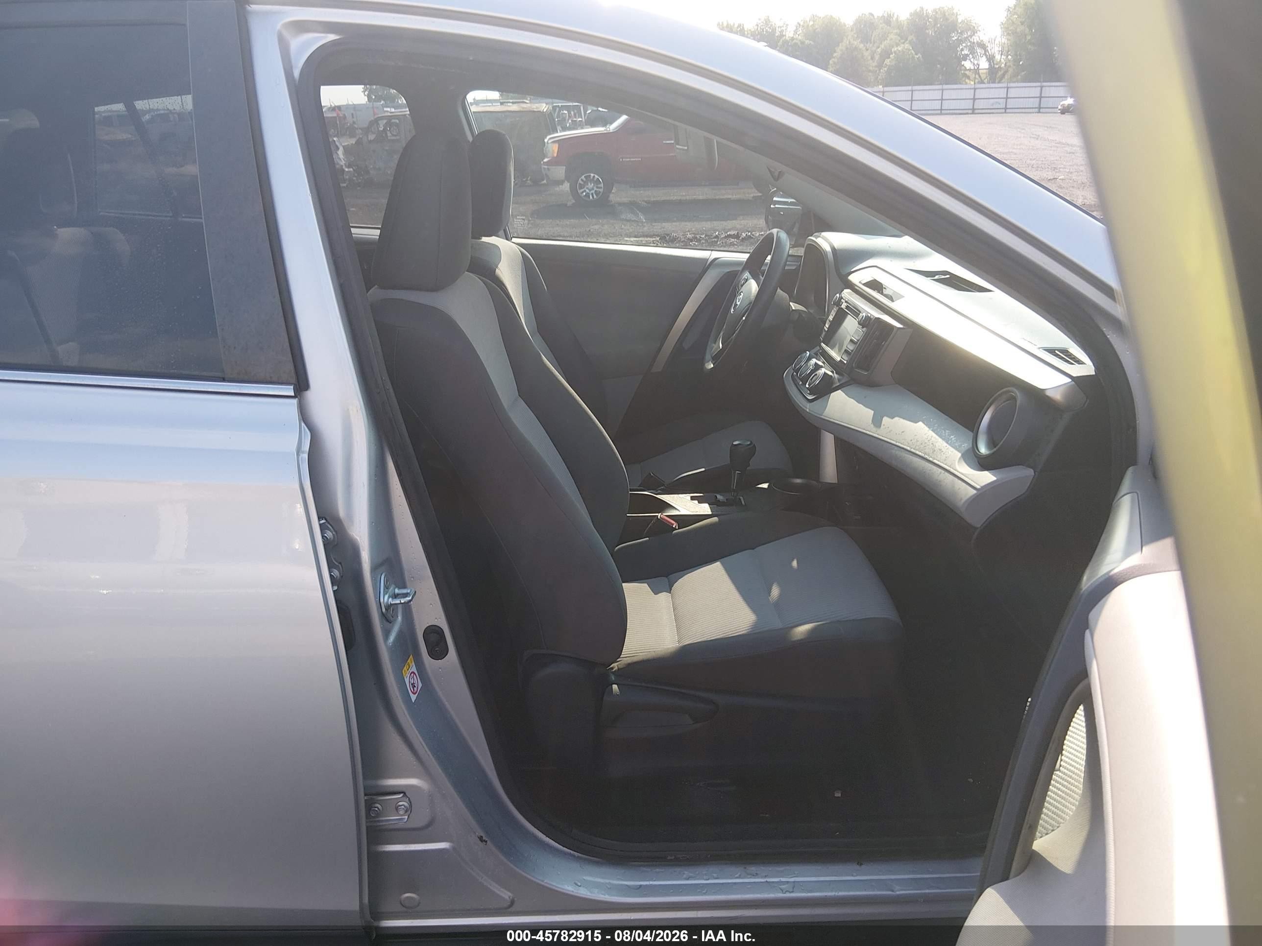 2013 Toyota Rav4 Le Silver vin: JTMZFREV1DD012770