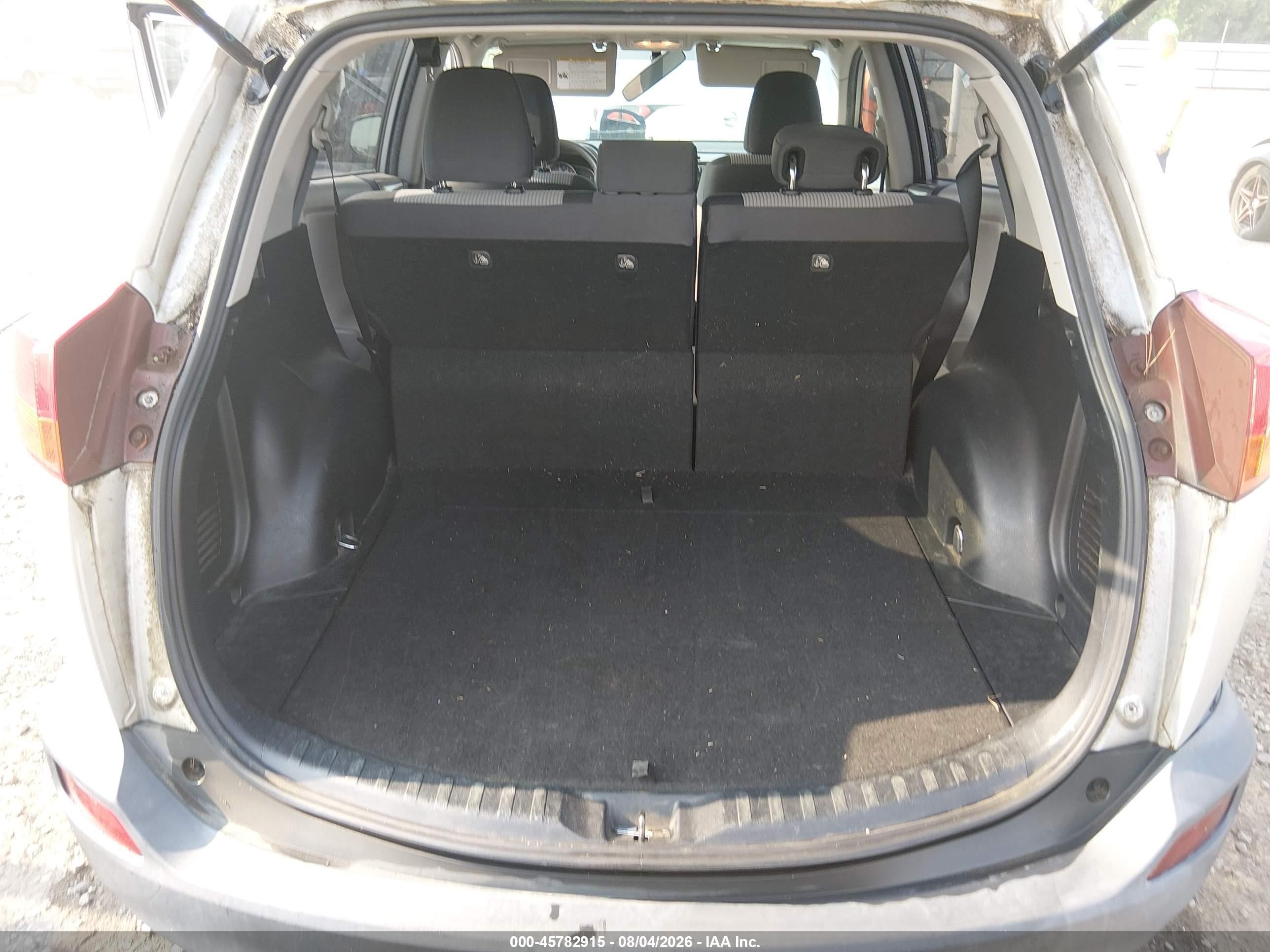 2013 Toyota Rav4 Le Silver vin: JTMZFREV1DD012770