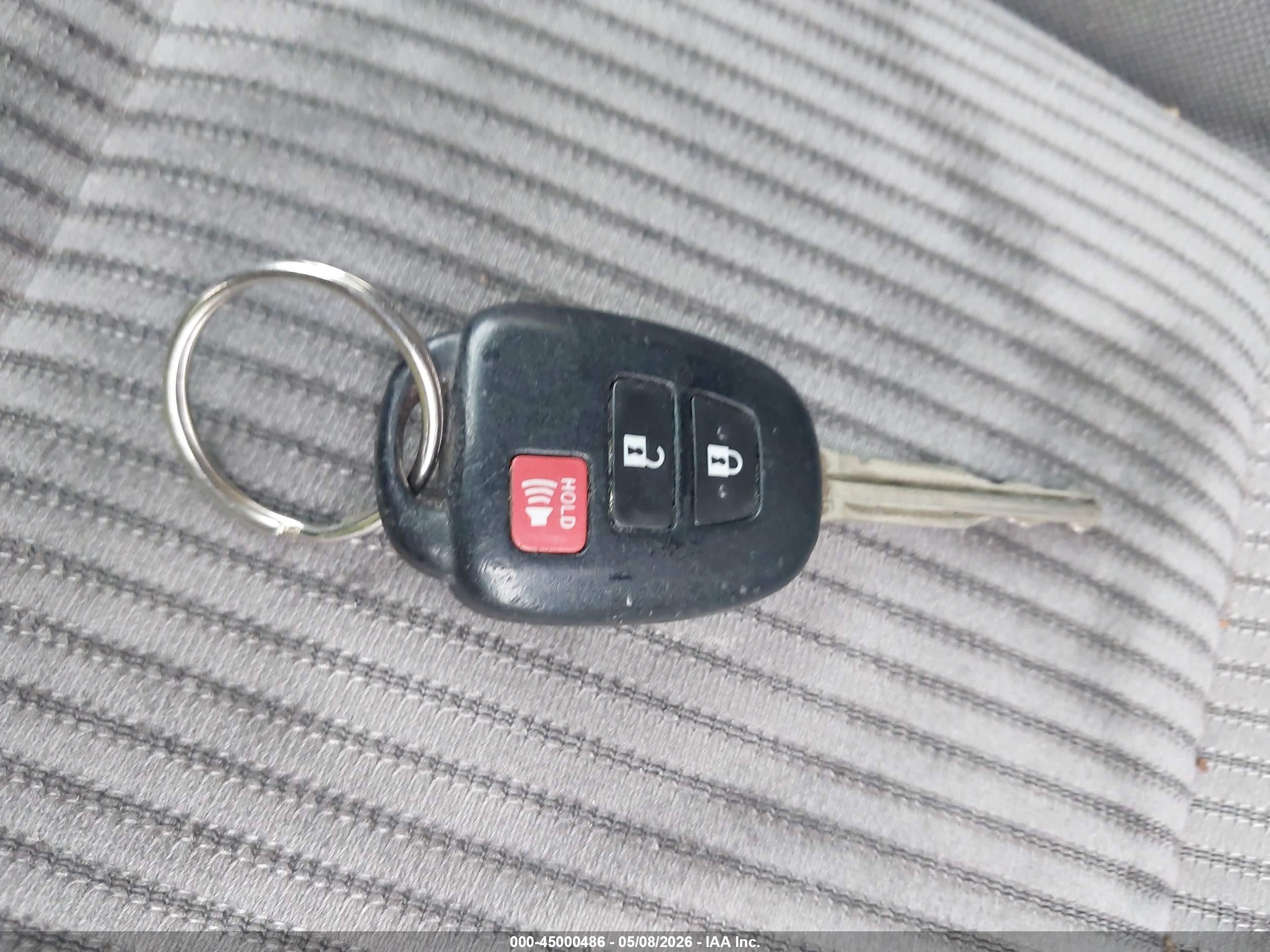 2014 Toyota Rav4 Le Silver vin: JTMZFREV1ED027688