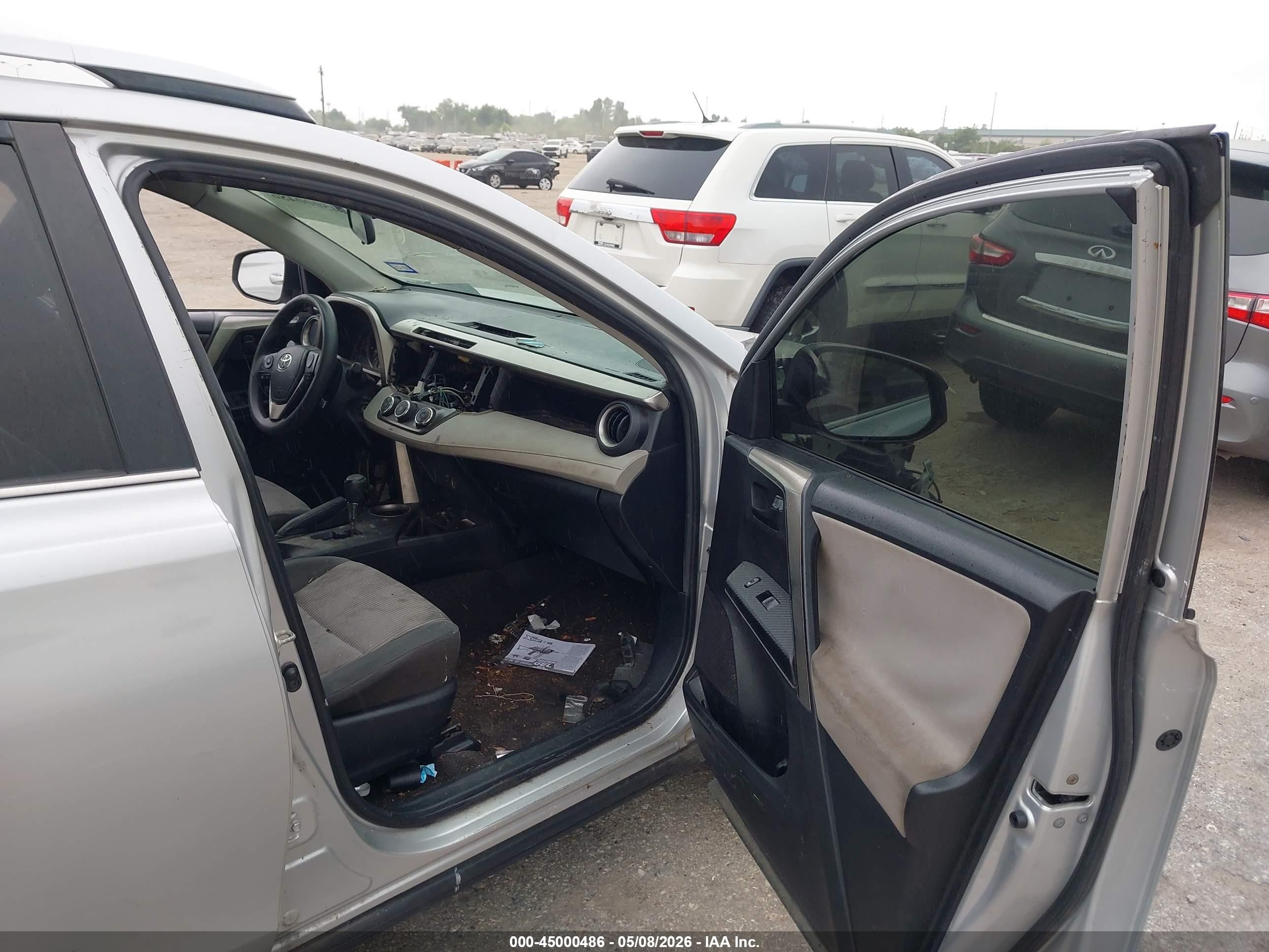 2014 Toyota Rav4 Le Silver vin: JTMZFREV1ED027688