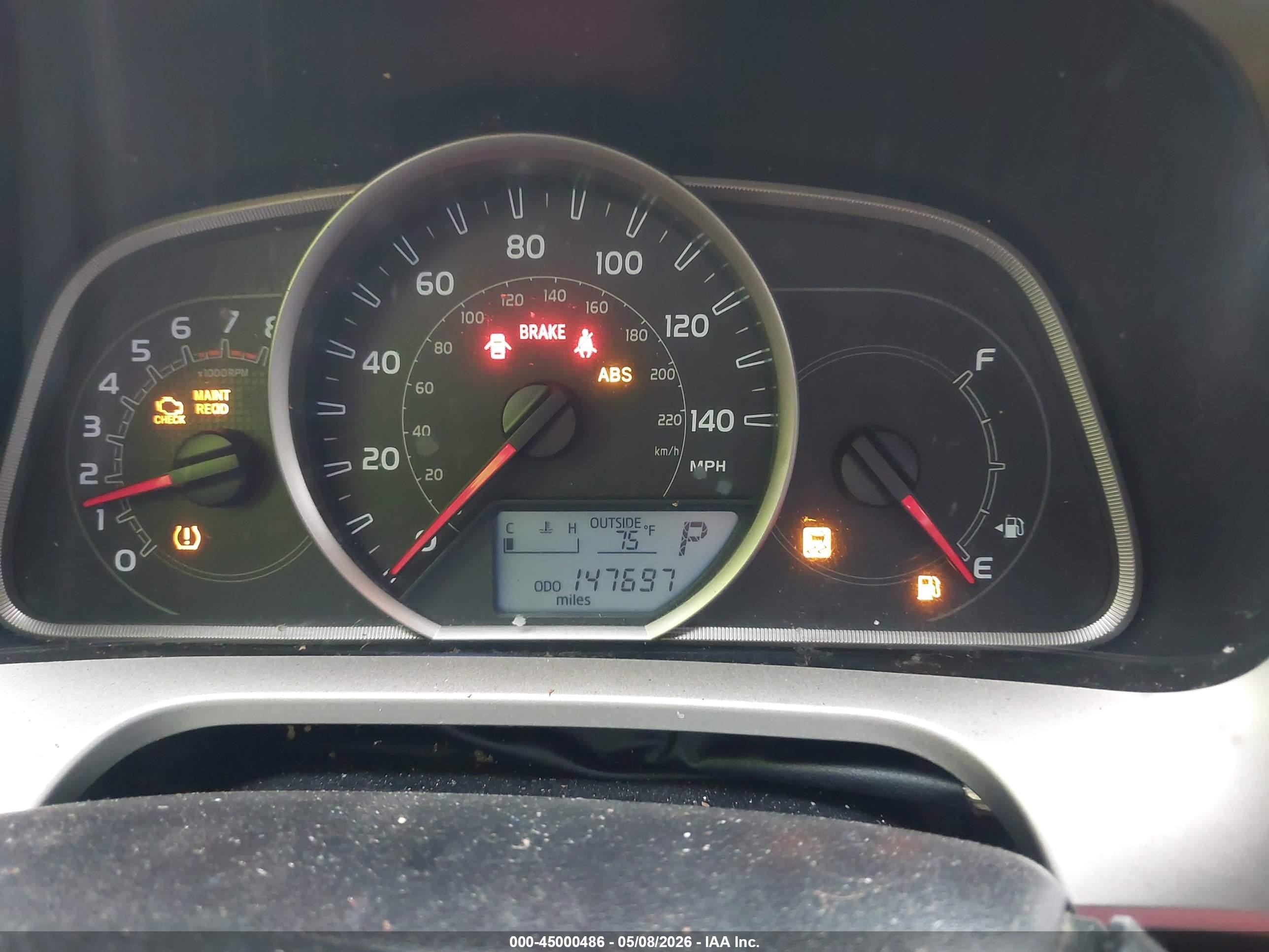 2014 Toyota Rav4 Le Silver vin: JTMZFREV1ED027688