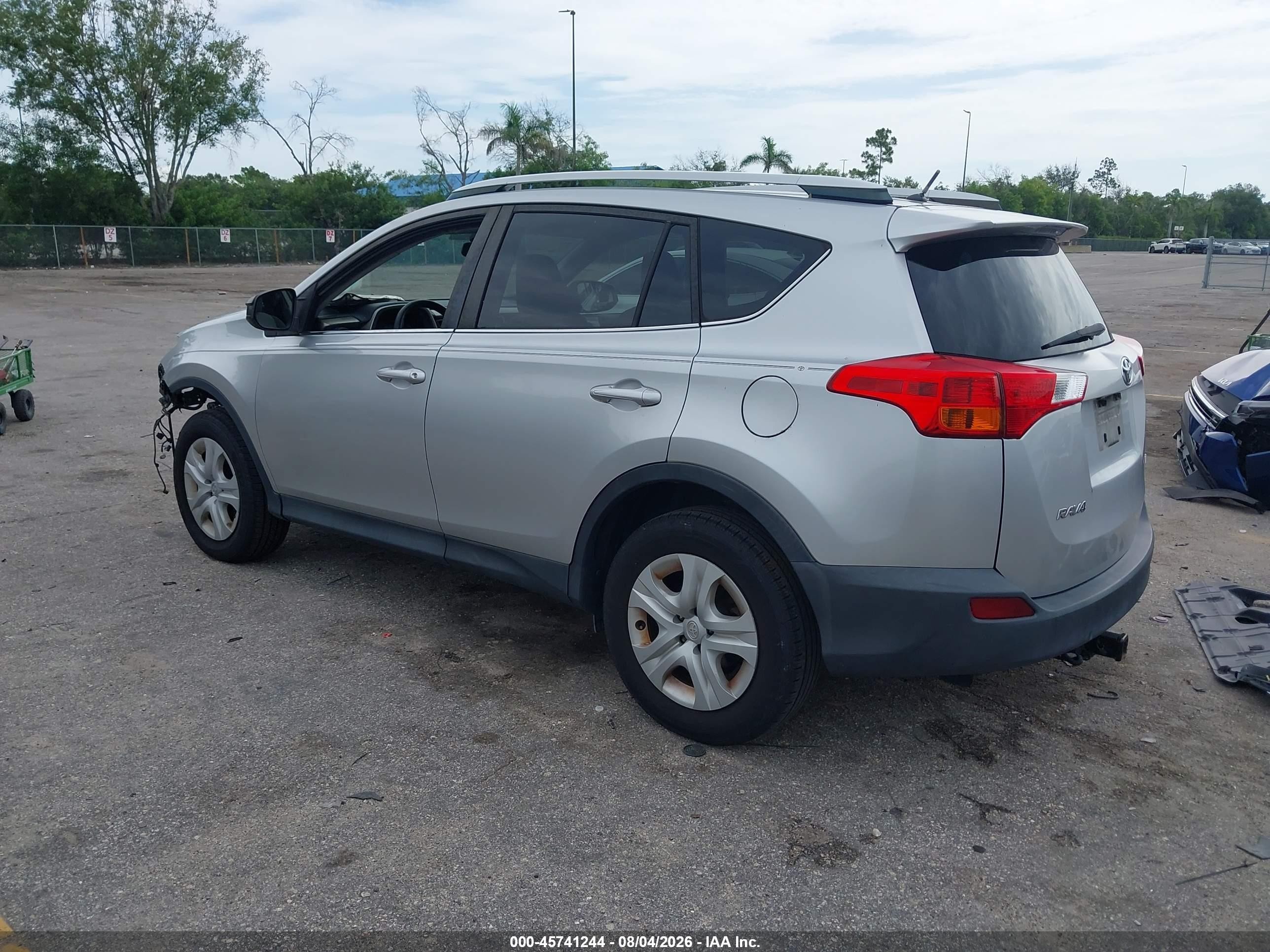 2014 Toyota Rav4 Le Silver vin: JTMZFREV1EJ003537