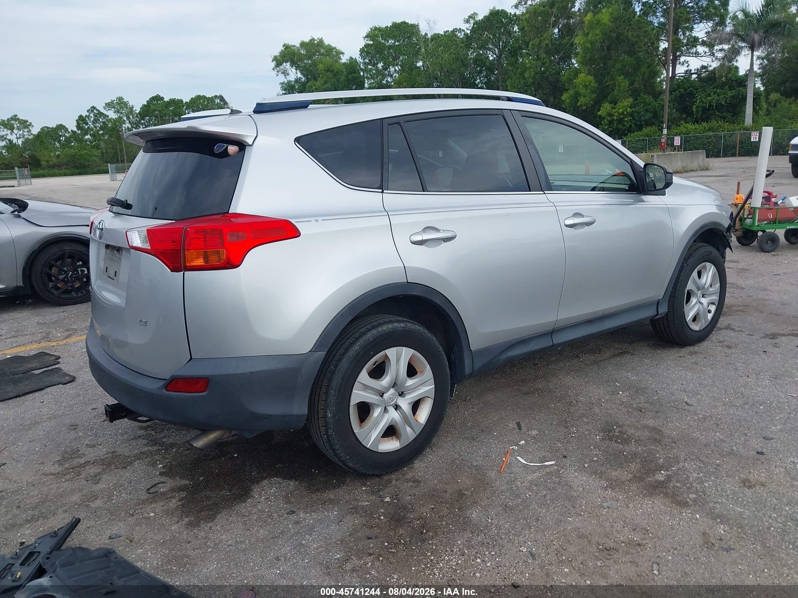 2014 Toyota Rav4 Le Silver vin: JTMZFREV1EJ003537