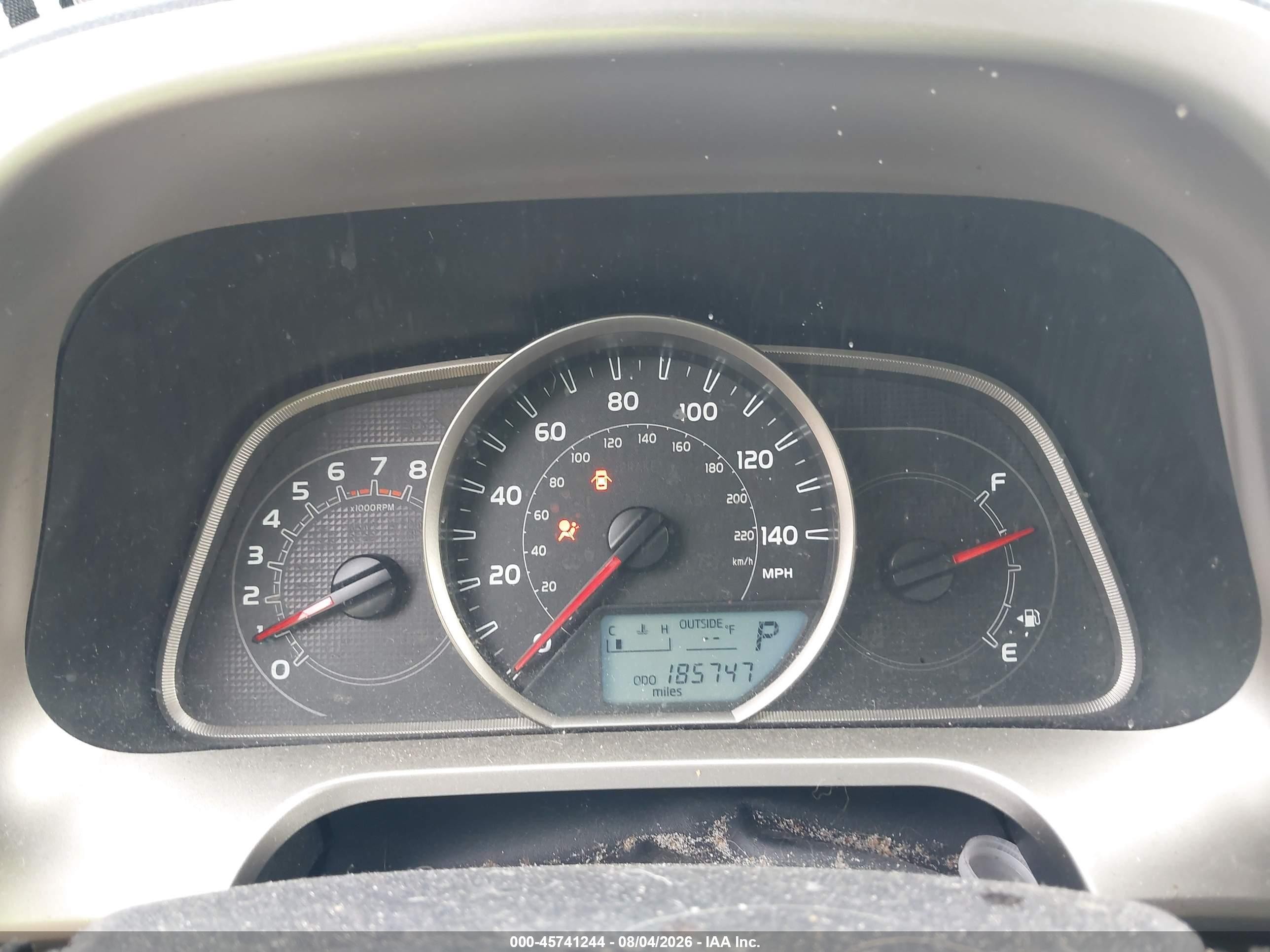 2014 Toyota Rav4 Le Silver vin: JTMZFREV1EJ003537