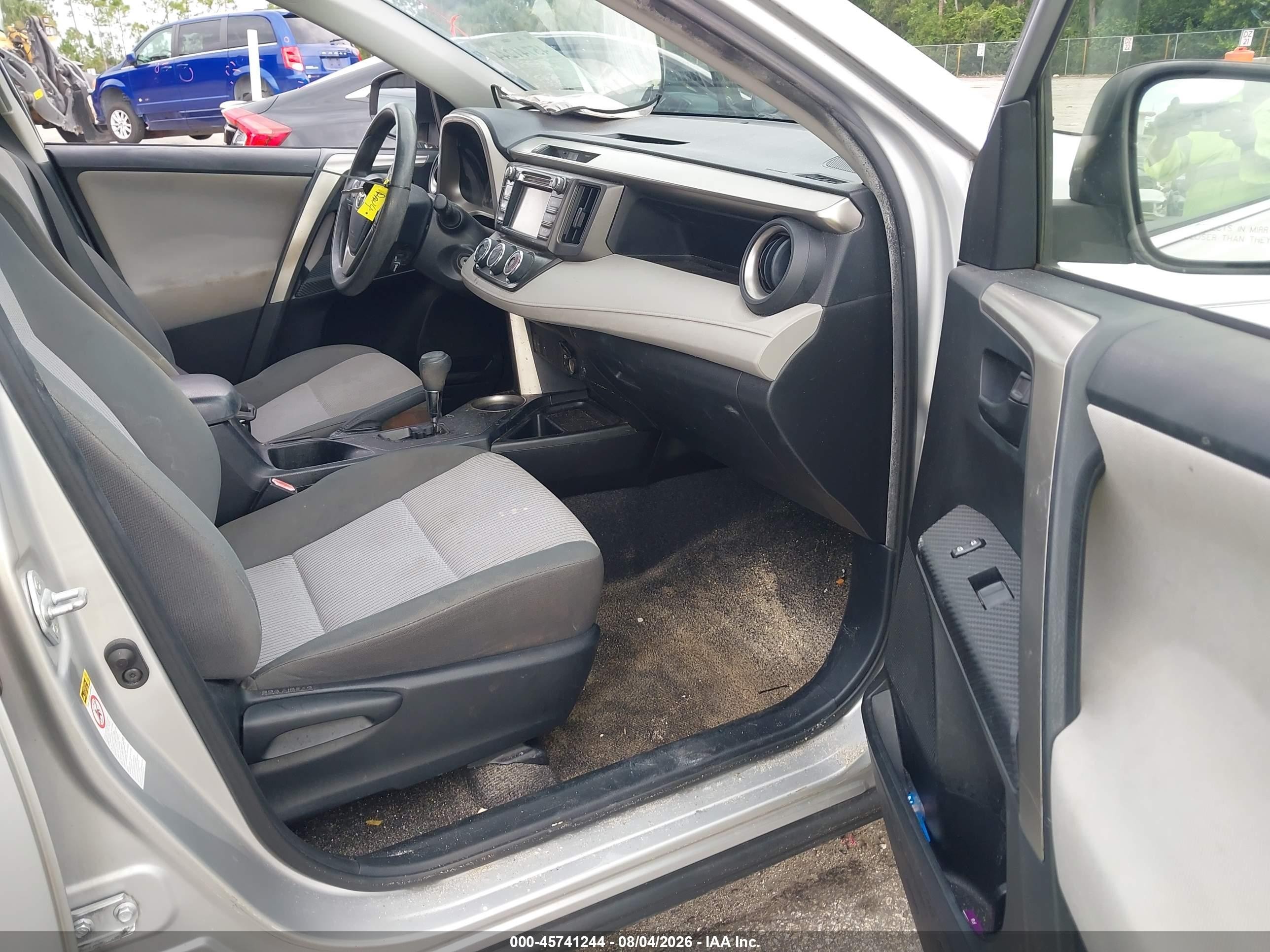 2014 Toyota Rav4 Le Silver vin: JTMZFREV1EJ003537