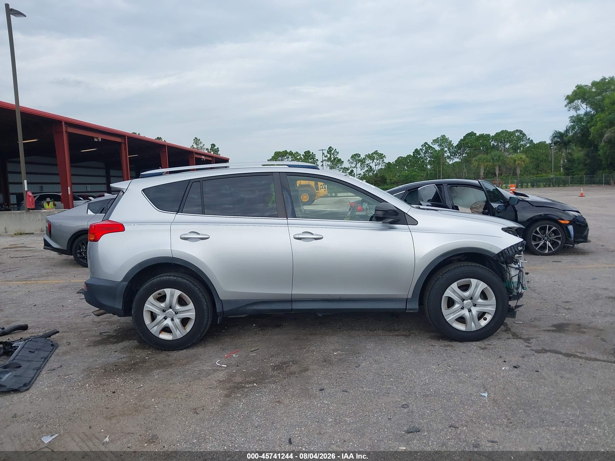 2014 Toyota Rav4 Le Silver vin: JTMZFREV1EJ003537